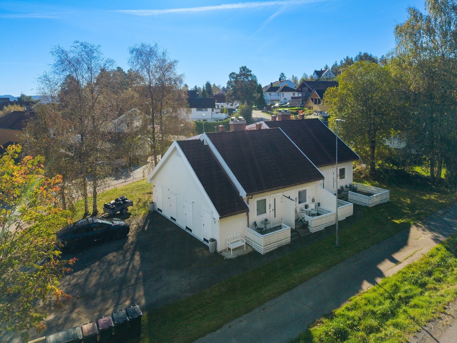 Nærhet til marka med flotte tur- og rekreasjonsområder hele året, opparbeidede lysløyper og turterreng Galleribilde