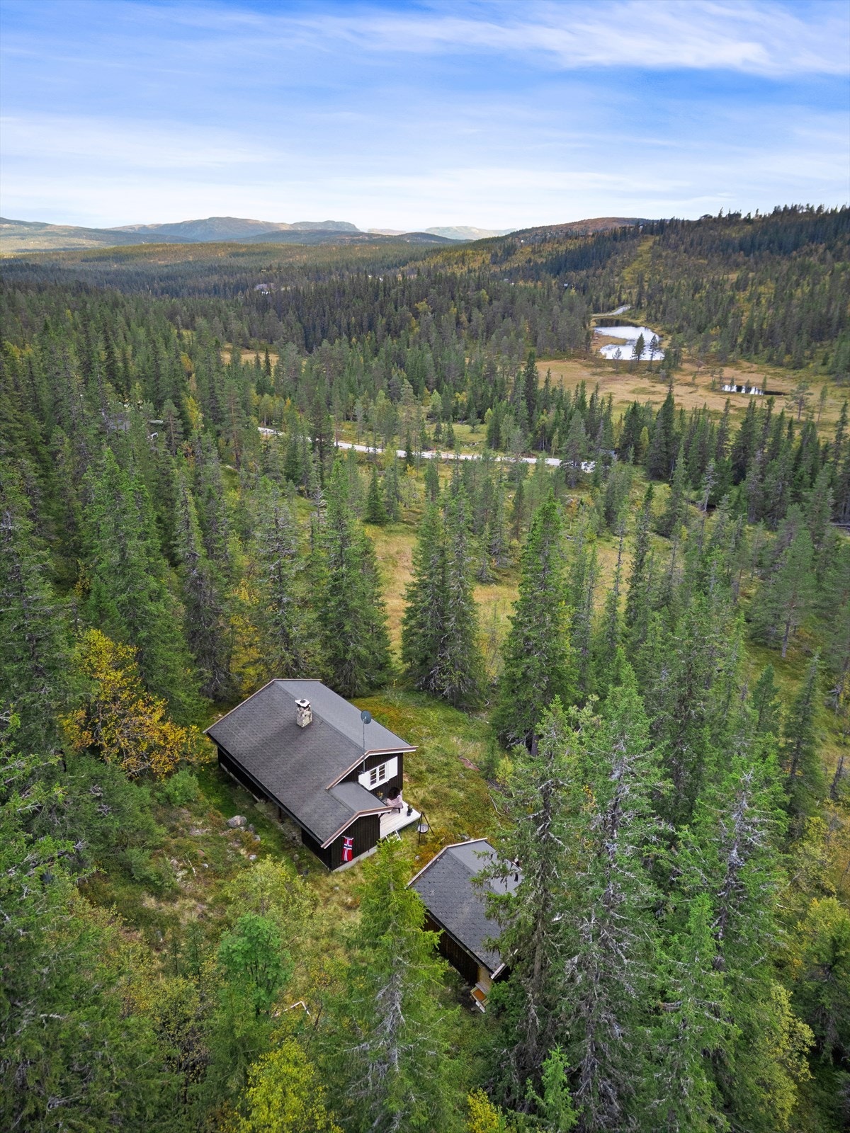 Sommerhalvåret består av flott turterreng med godt merkede sykkel- og turstier, bade- og fiskemuligheter i tillegg til muligheter for bærplukking, mens vinterhalvåret er et eldorado for langrenn. Galleribilde