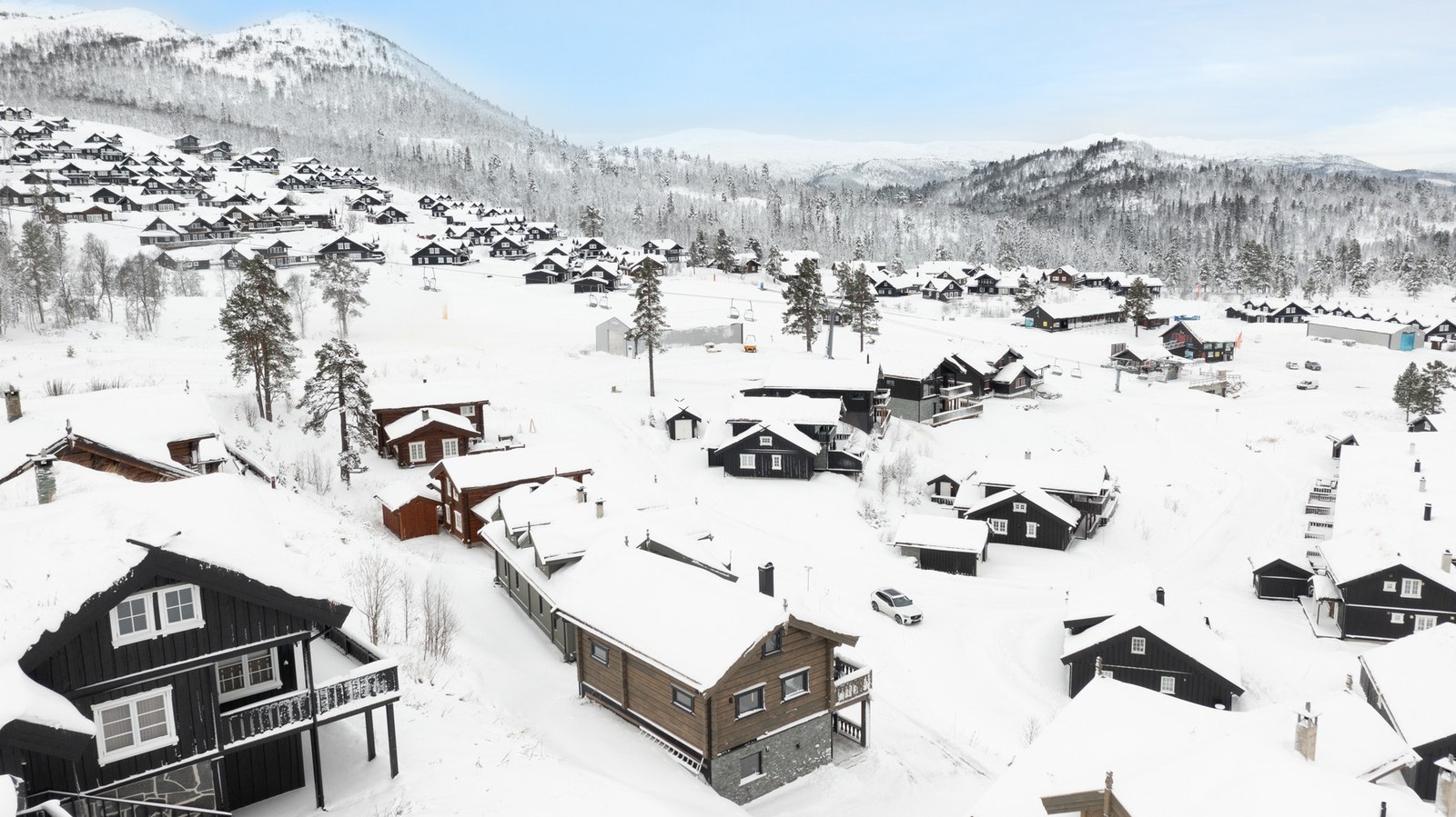 Enkel adkomst med bilveg helt frem og parkering på egen tomt Galleribilde