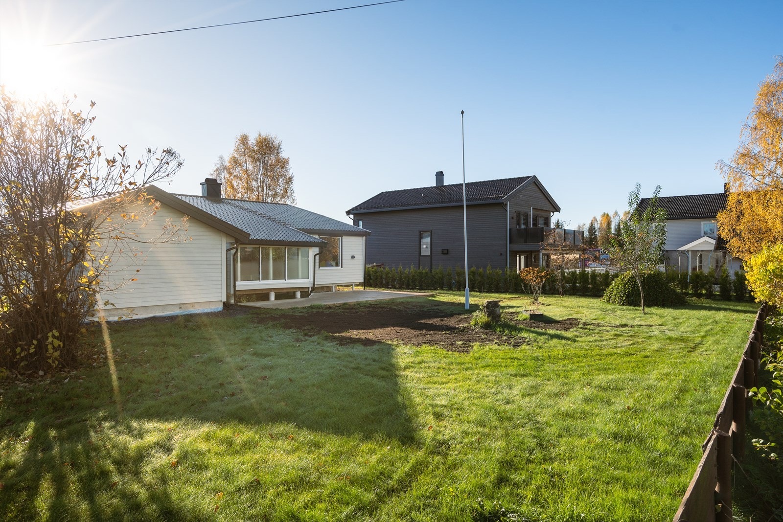 Med flatt areal og mye plass, ligger alt til rette for ballspill, trampoline og annen moro. Galleribilde