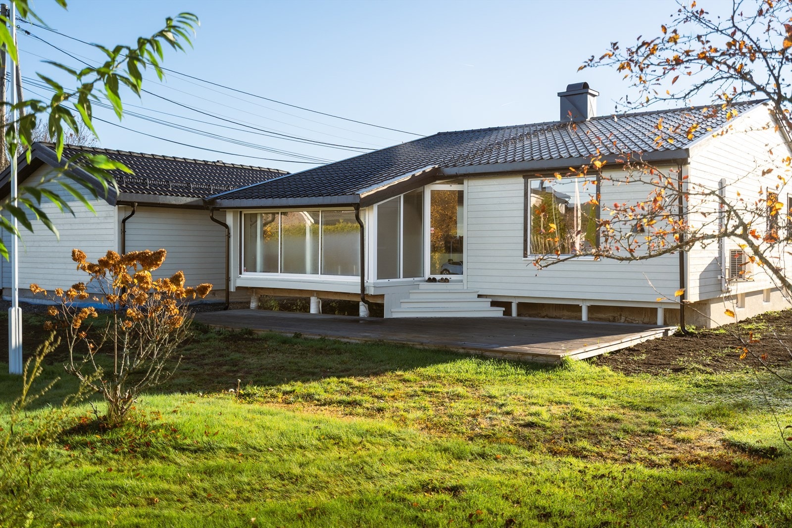 Terrassen er på ca. 31 kvm og har adkomst til en innglasset vinterhage som forlenger sesongen. Galleribilde