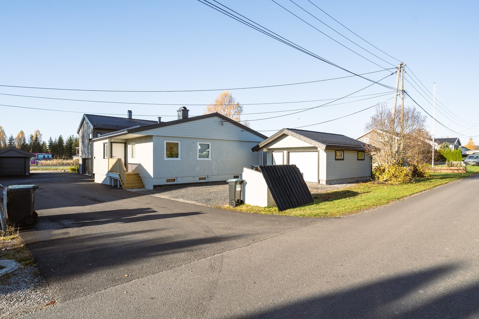 Her bor man tilbaketrukket i et fredelig og barnevennlig nabolag, samtidig som det er kort vei til daglige servicetilbud, skole, barnehage og offentlig kommunikasjon. Galleribilde