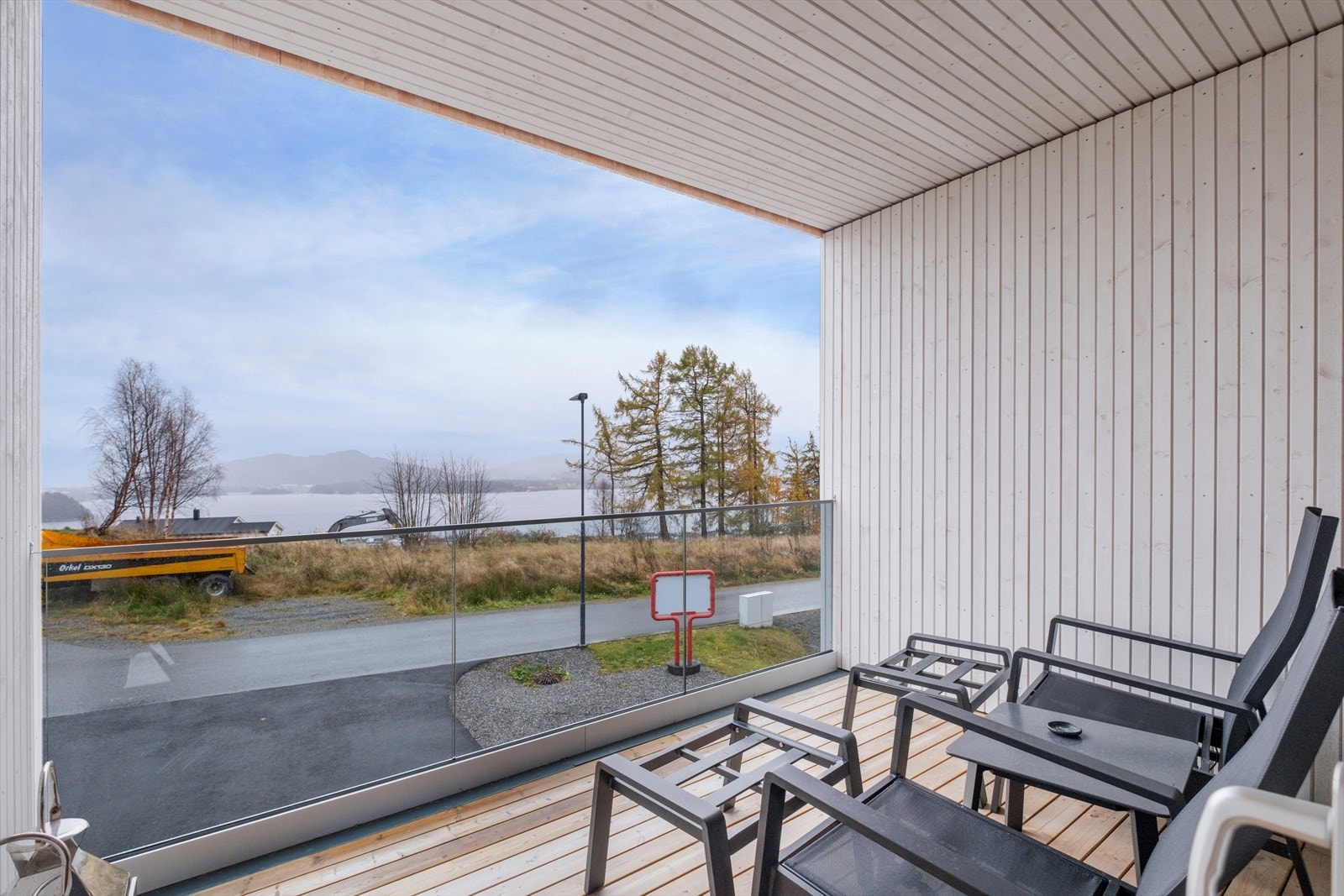 Delvis overbygd veranda på 8 kvm med sydvendt orientering Galleribilde