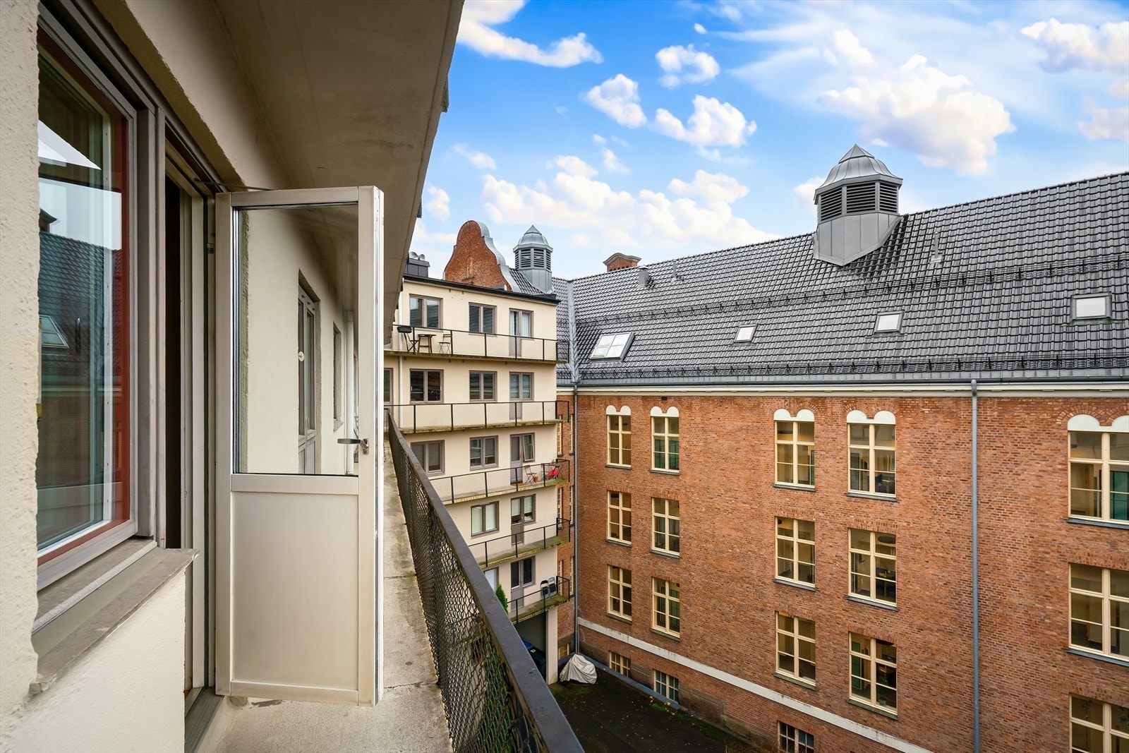 Sydvestvendt brannbalkong. Galleribilde