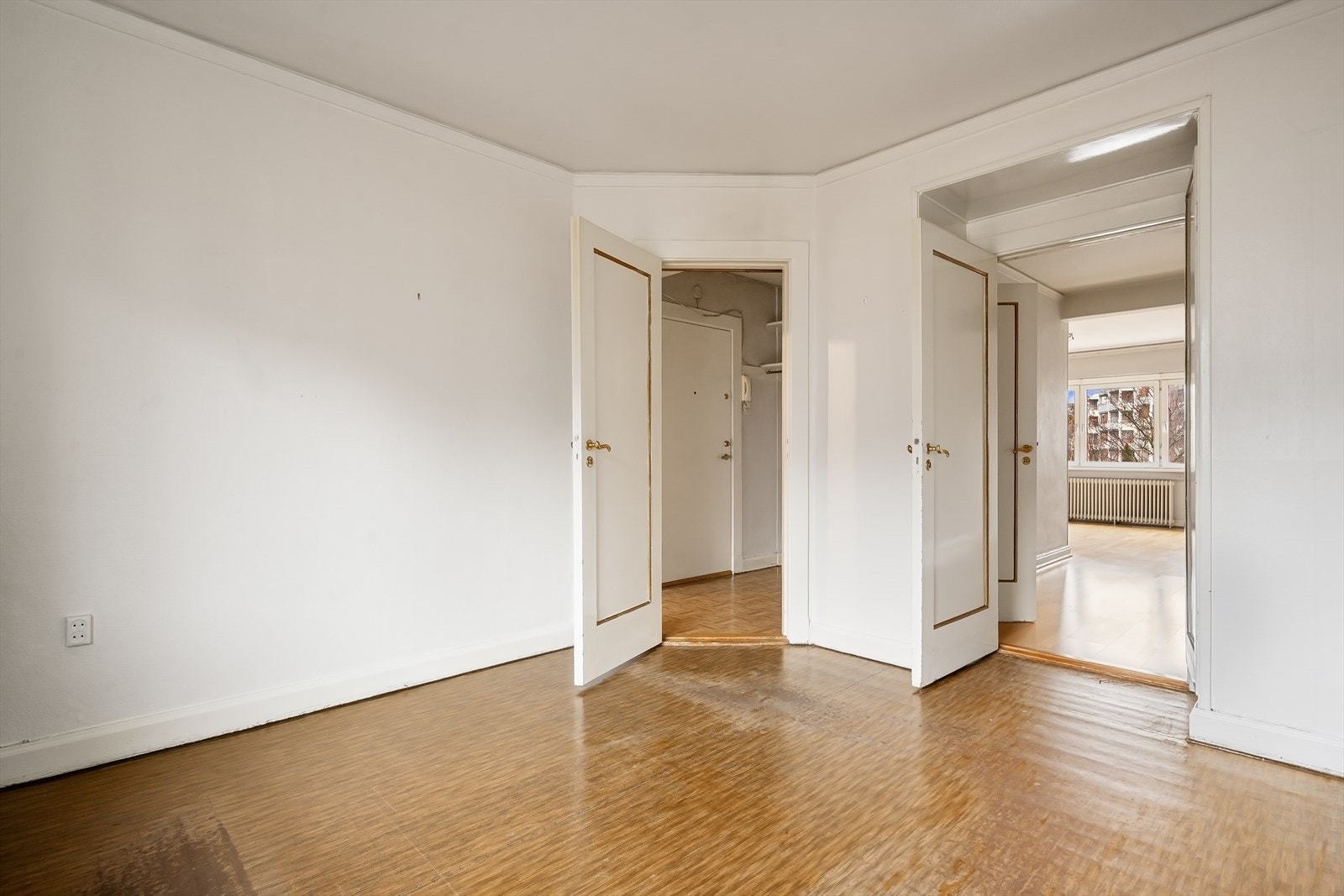 Soverom sett mot entré og stue. Galleribilde