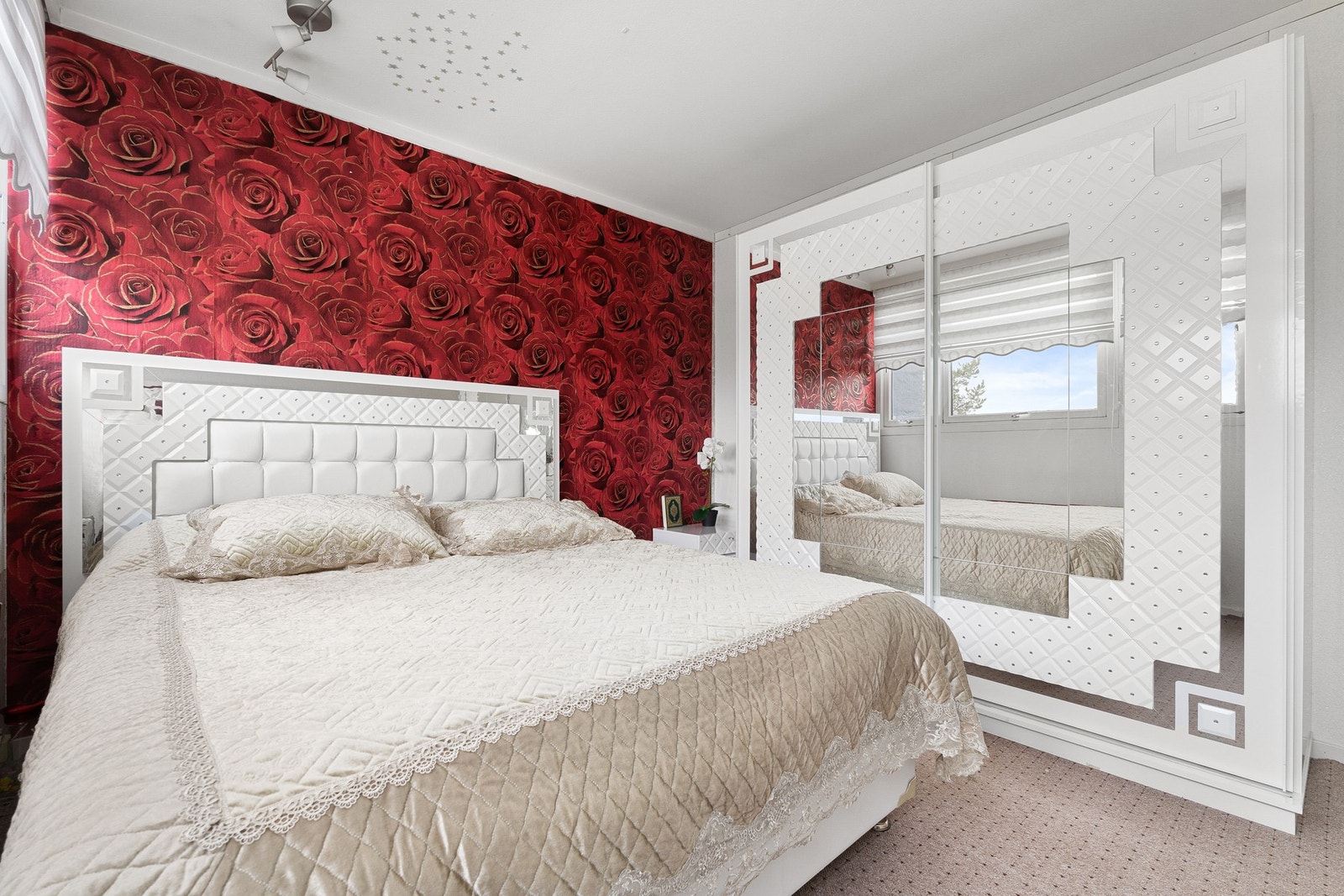 Romslig hovedsoverom på 12m². Galleribilde