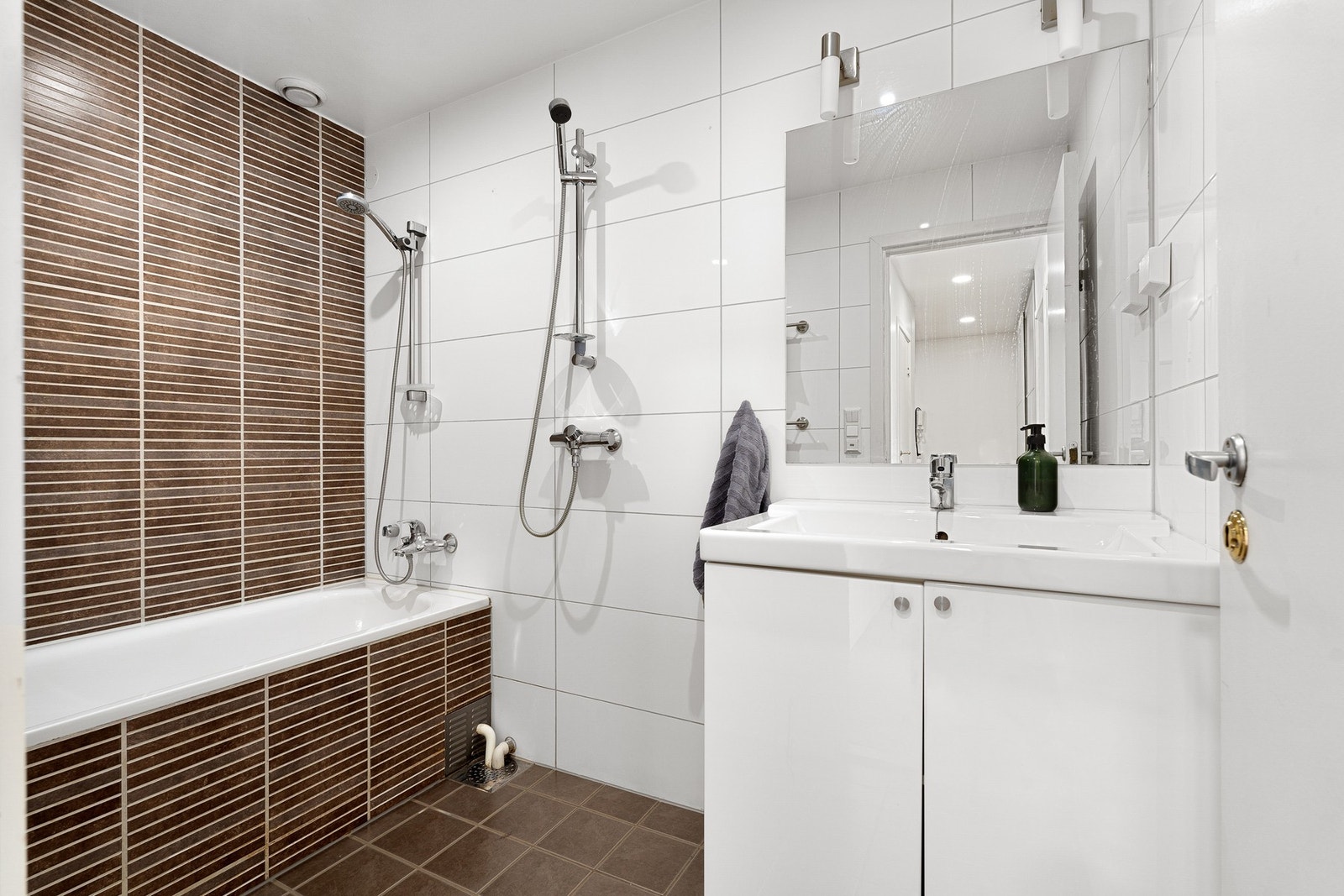 Pent, flislagt bad oppgradert i 2008. Galleribilde