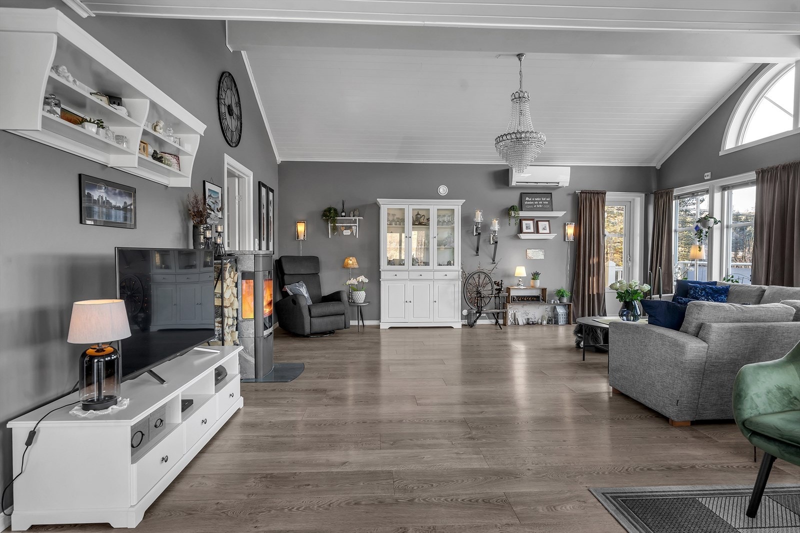 Vedovn og varmepumpe for optimal oppvarming Galleribilde