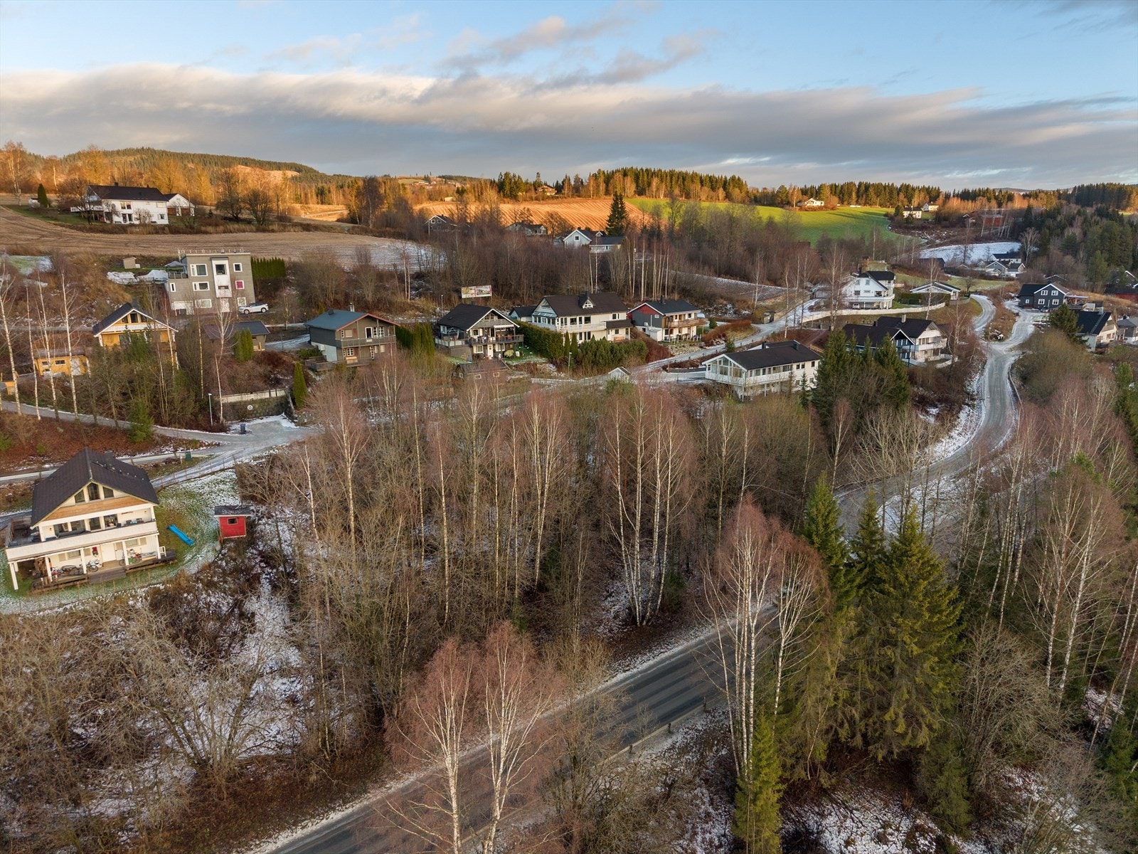 Tomten er skrånende mot sør-øst. Galleribilde