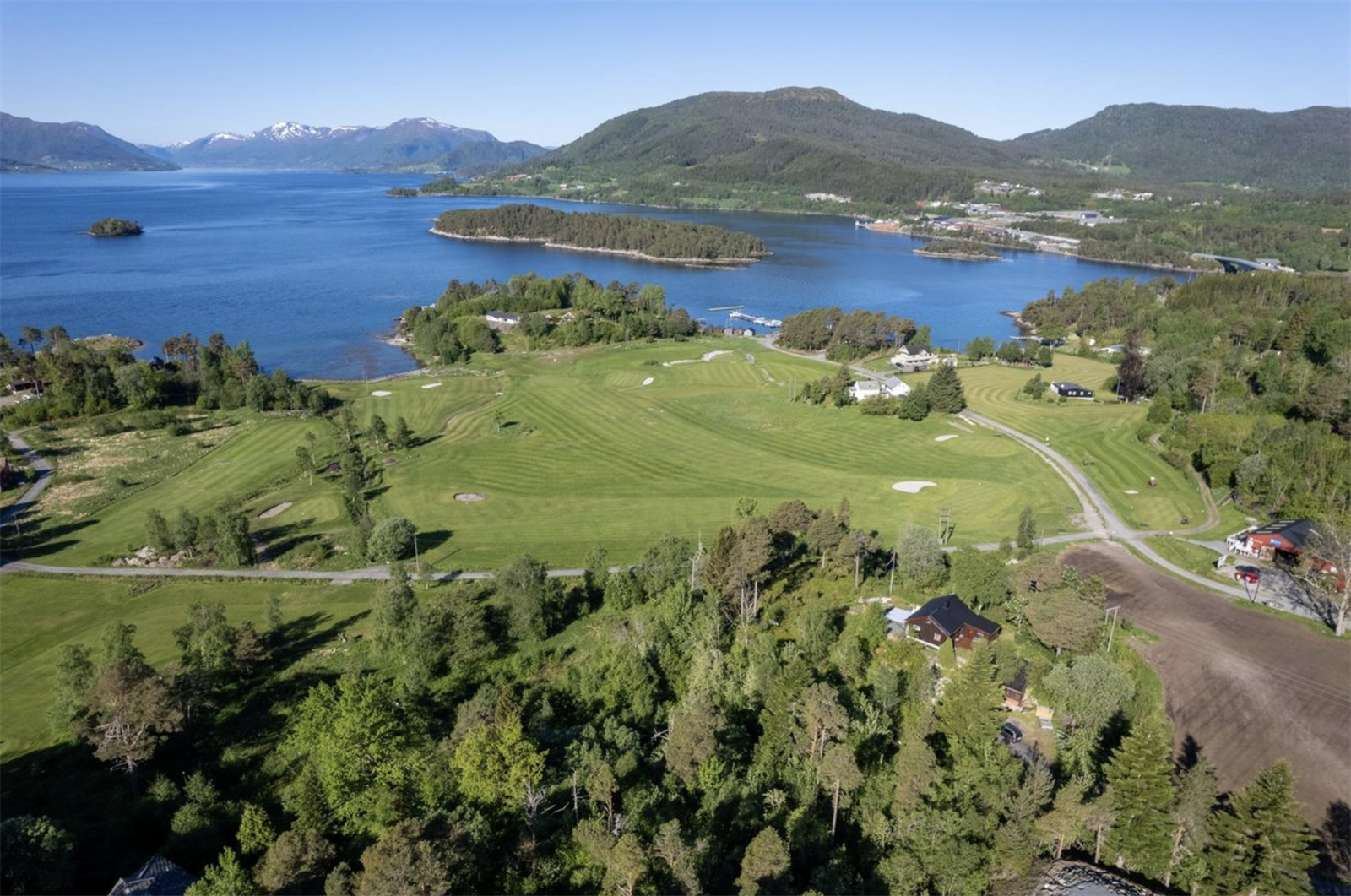Øydegard golfbane ligger bare noen minutters gange fra eiendommen Galleribilde