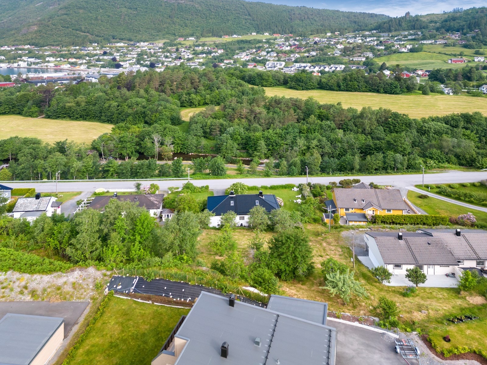 Tekniske anlegget ligger langs veien mot nord Galleribilde