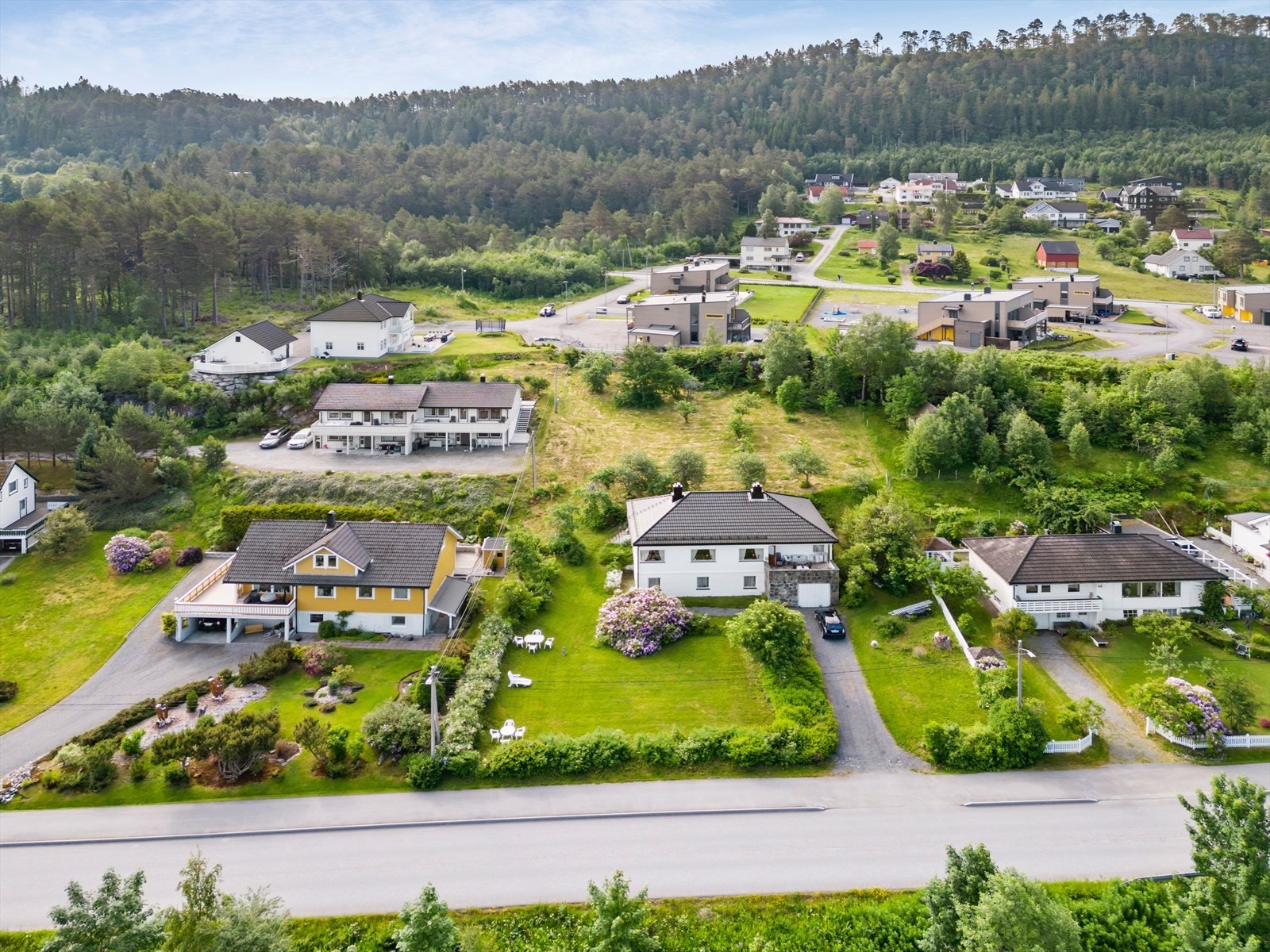 Eiendommen ligger i området som er regulert til boliger med en tillatt utnyttelsesgrad på inntil 25% BYA Galleribilde