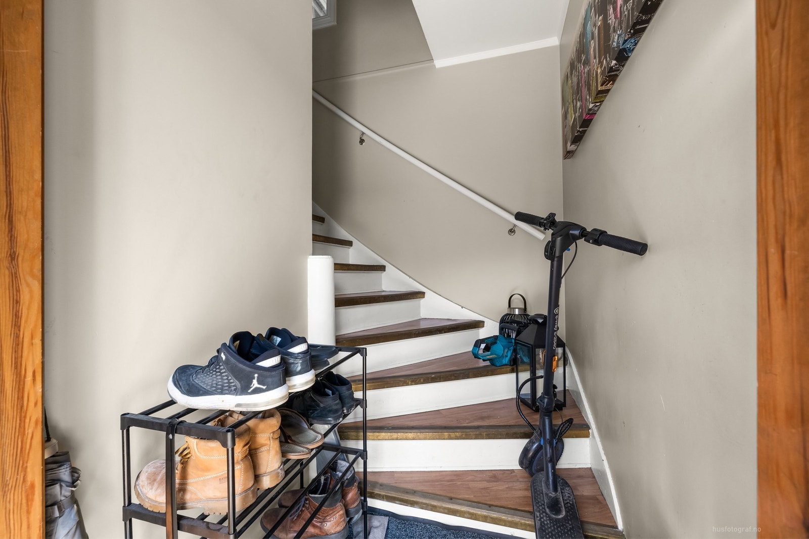 Trappegang opp til leilighetens etasjeplan (2.etg). Galleribilde