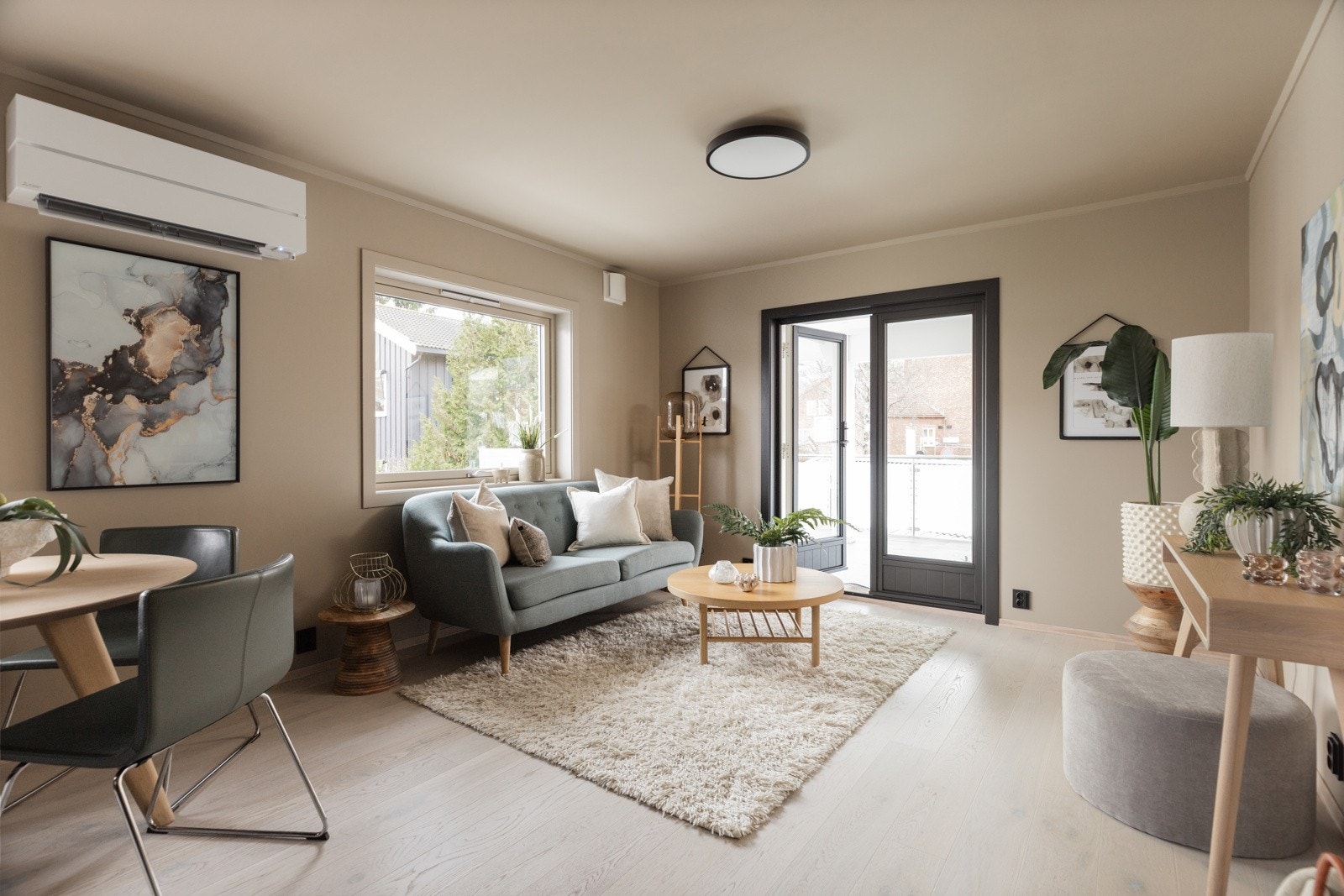 Stuen kan innredes med flere ulike soner for både egentid og sosialt samvær. Galleribilde