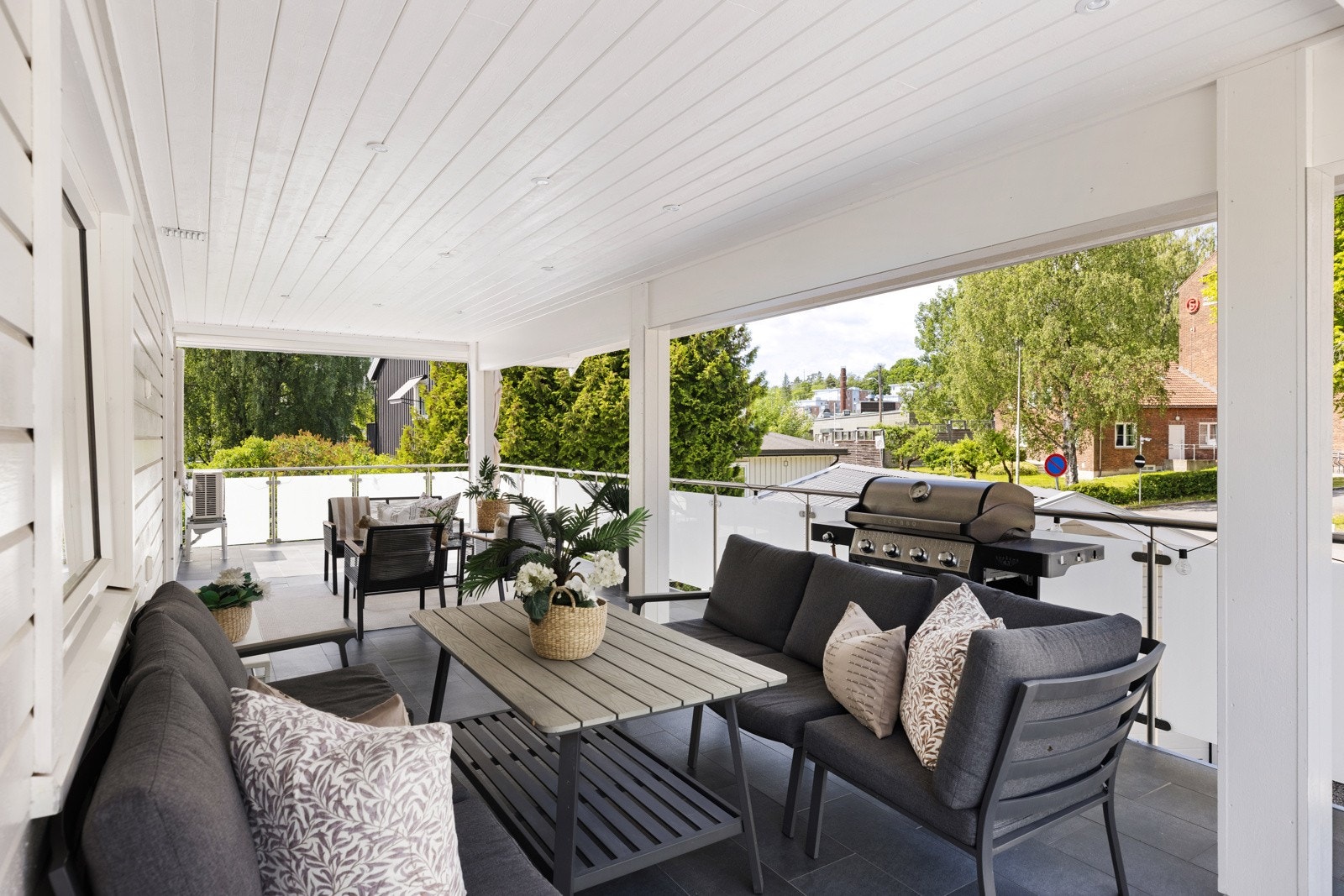 Den herlige terrassen er på hele 51 kvadratmeter. Galleribilde