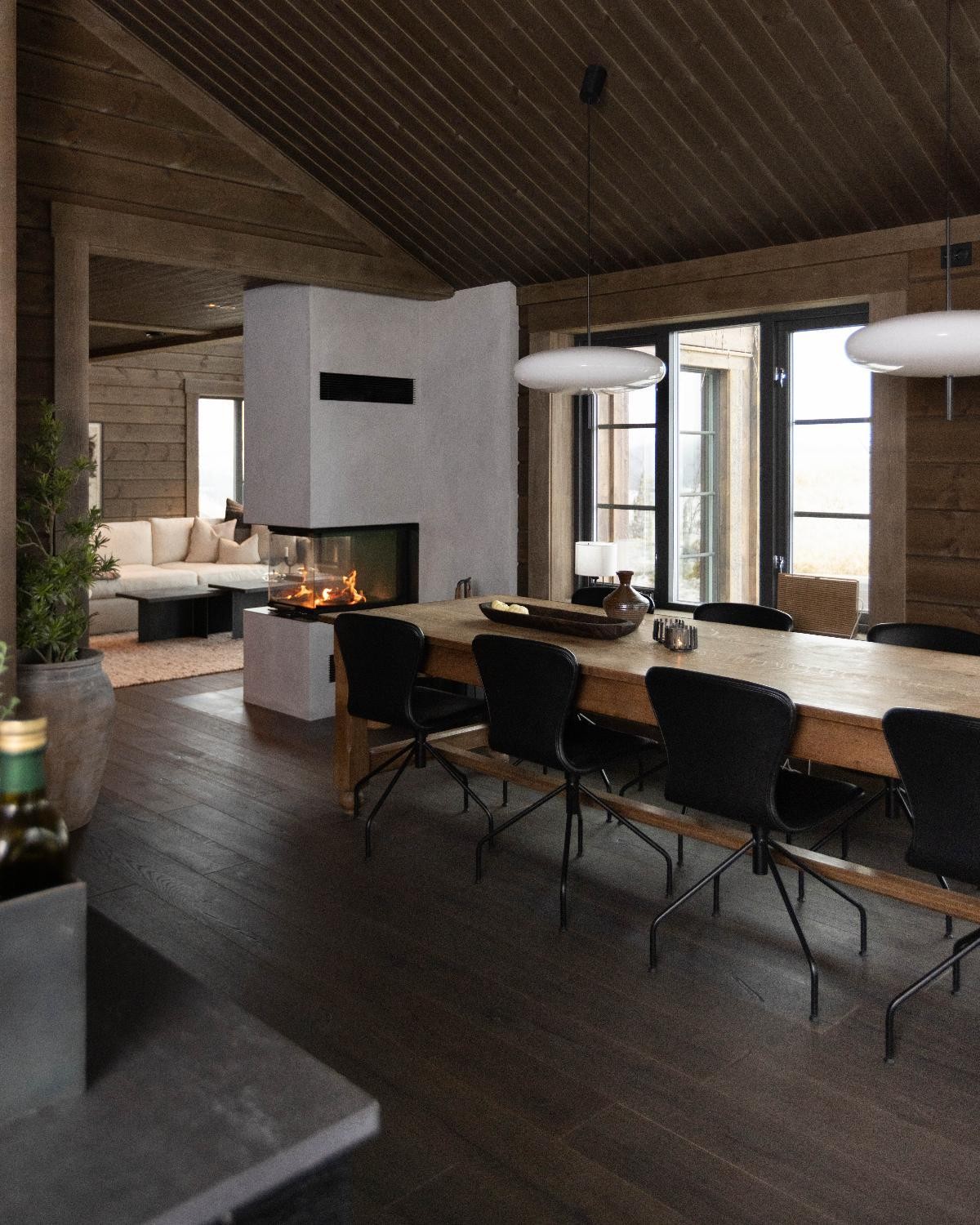 God plass til spisestue på kjøkken Galleribilde