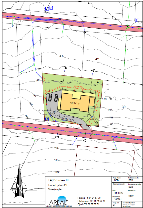 Ferdig plassert hytte på tomta. Galleribilde