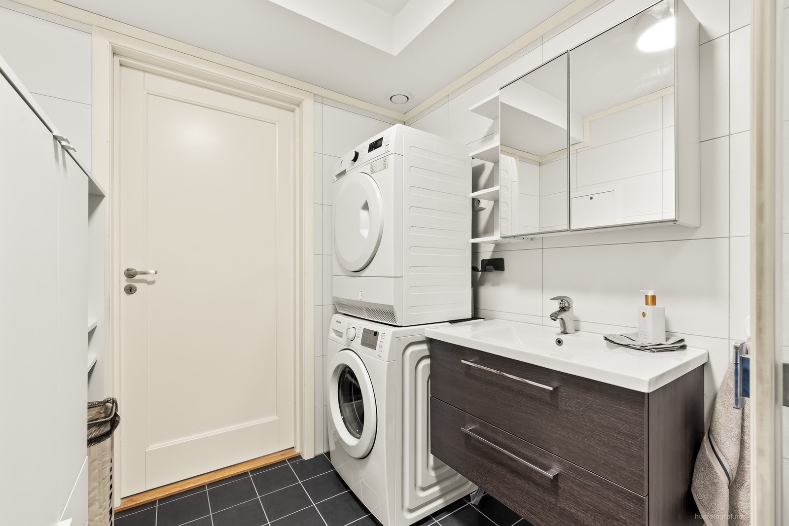 Badet har opplegg for vaskemaskin og tørketrommel Galleribilde