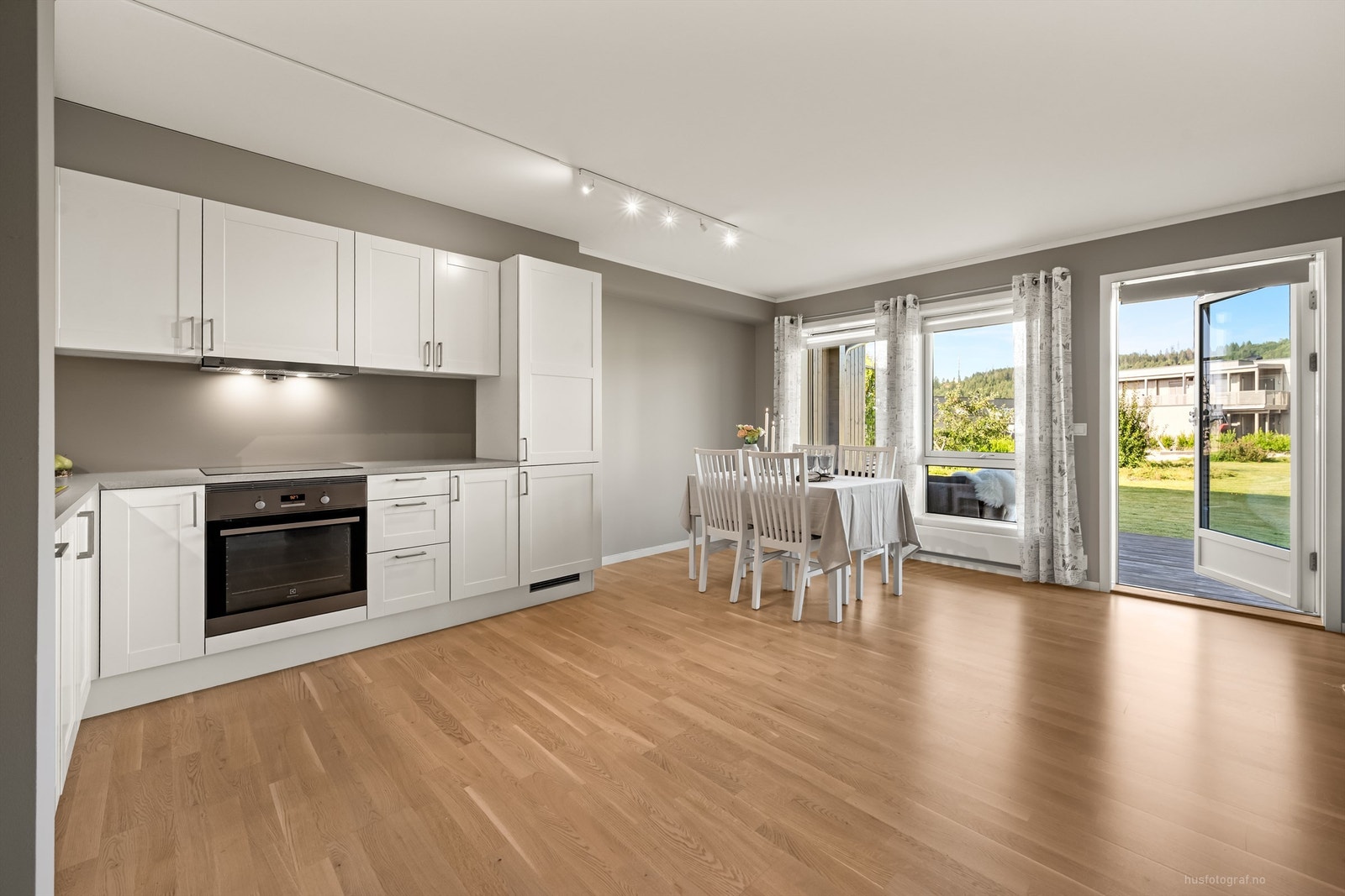 Kjøkkenet har komfyrvakt og automatisk vannstopper Galleribilde