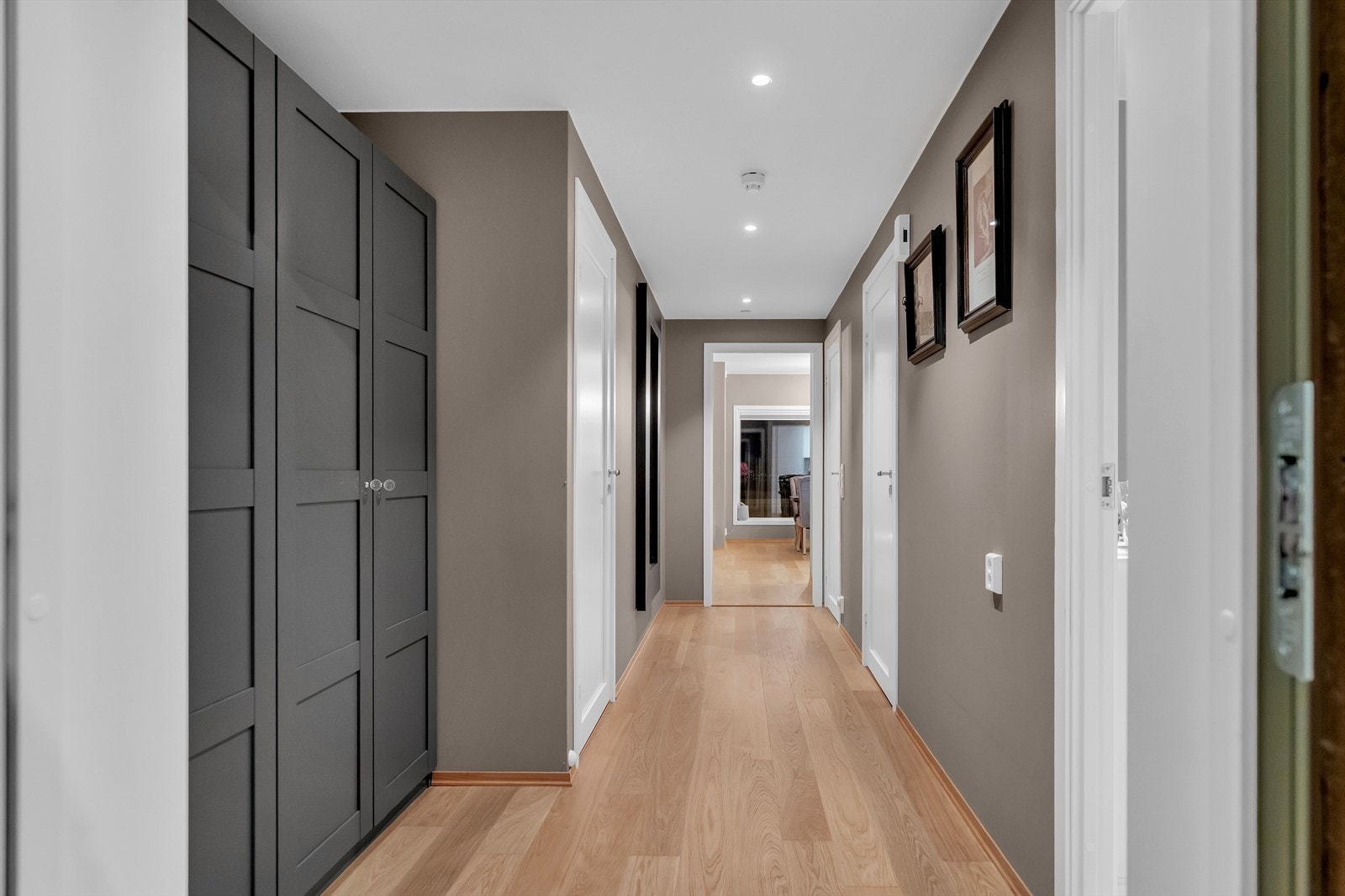 Lys og innbydende entré. Galleribilde