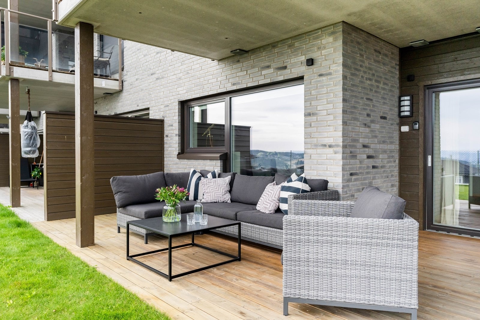 I tillegg er det utgang til en herlig markterrasse. Galleribilde