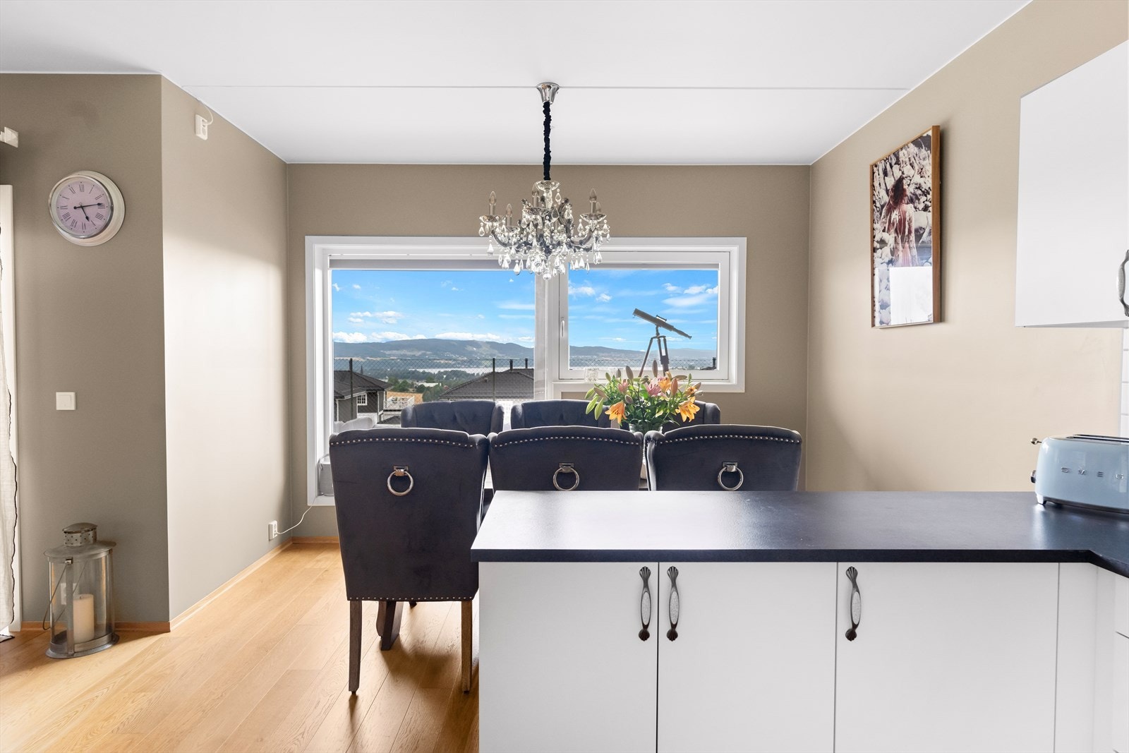 Fra vinduene er det slående flott utsikt. Galleribilde