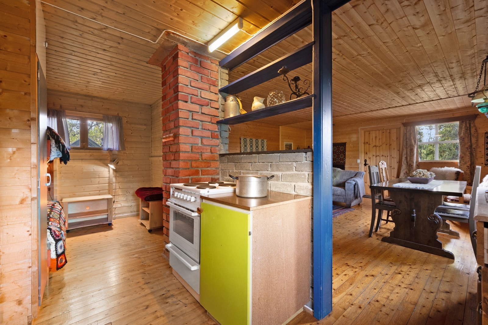 Hytta har en eldre og enkel standard, Galleribilde