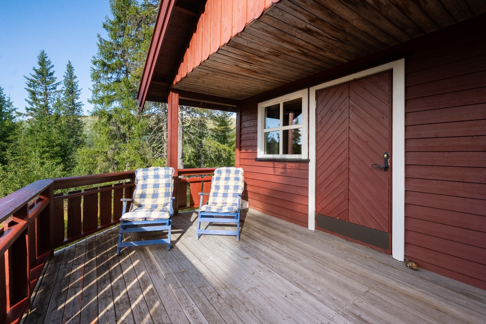 Her kan du nyte utsikten og planlegge dagens turer eller kveldens bålkos. Galleribilde