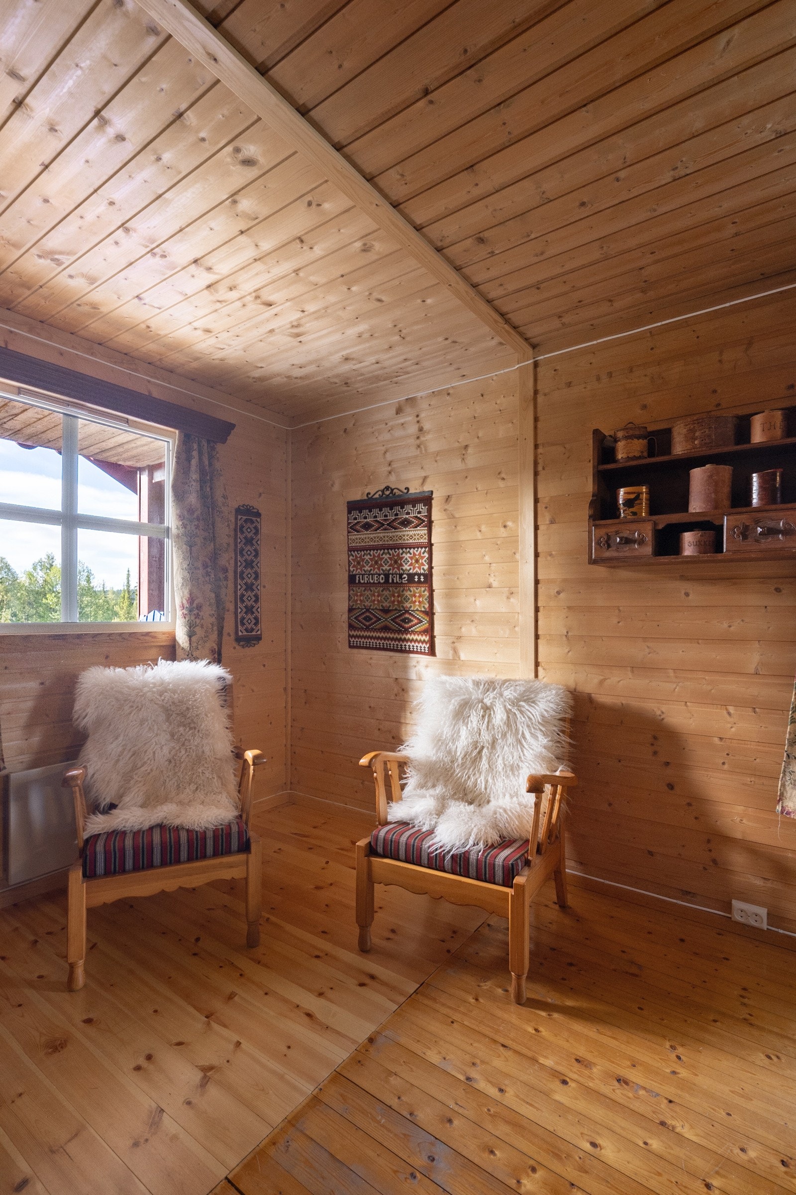 Alle møbler og inventar medfølger, med unntak av enkelte personlige eiendeler. Galleribilde