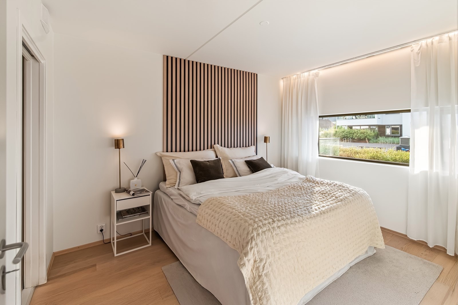 Leiligheten har to romslige soverom, begge med gode lysforhold. Galleribilde