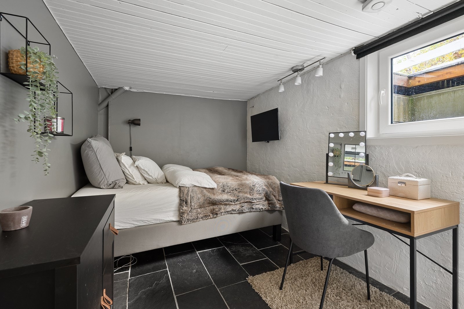 Rom i kjeller brukes i dag som et ekstra soverom, men er ikke godkjent for varig opphold Galleribilde