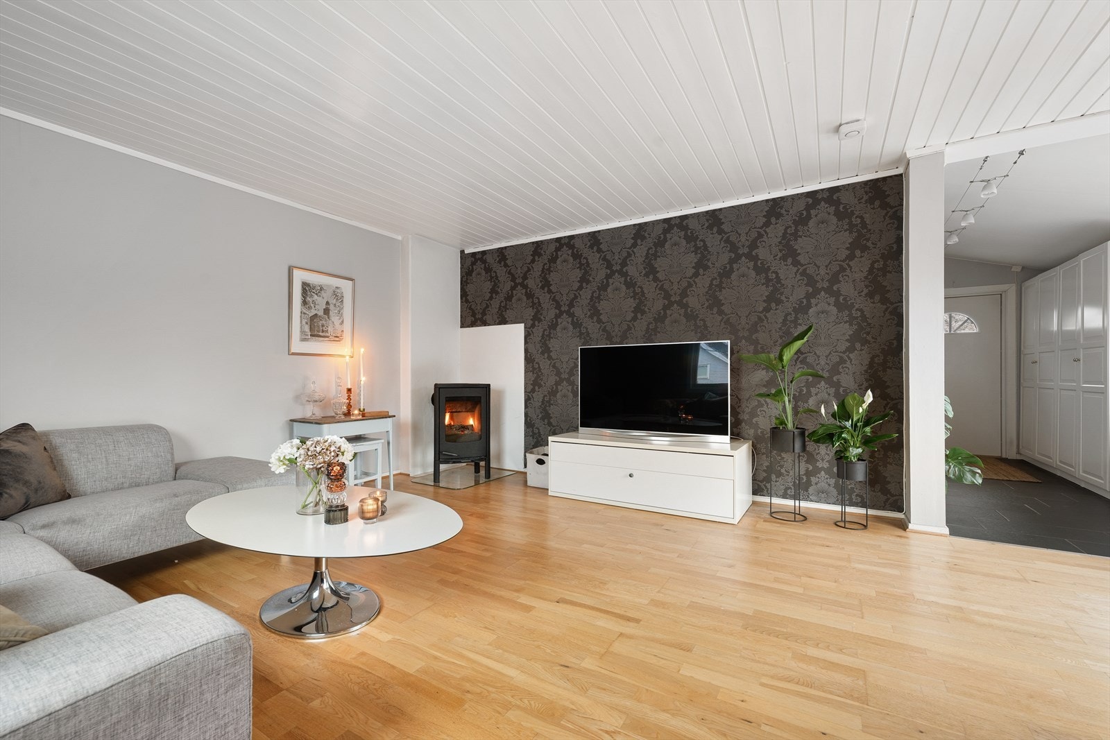 Boligen har en meget arealeffektiv og familievennlig planløsning over 3 plan Galleribilde