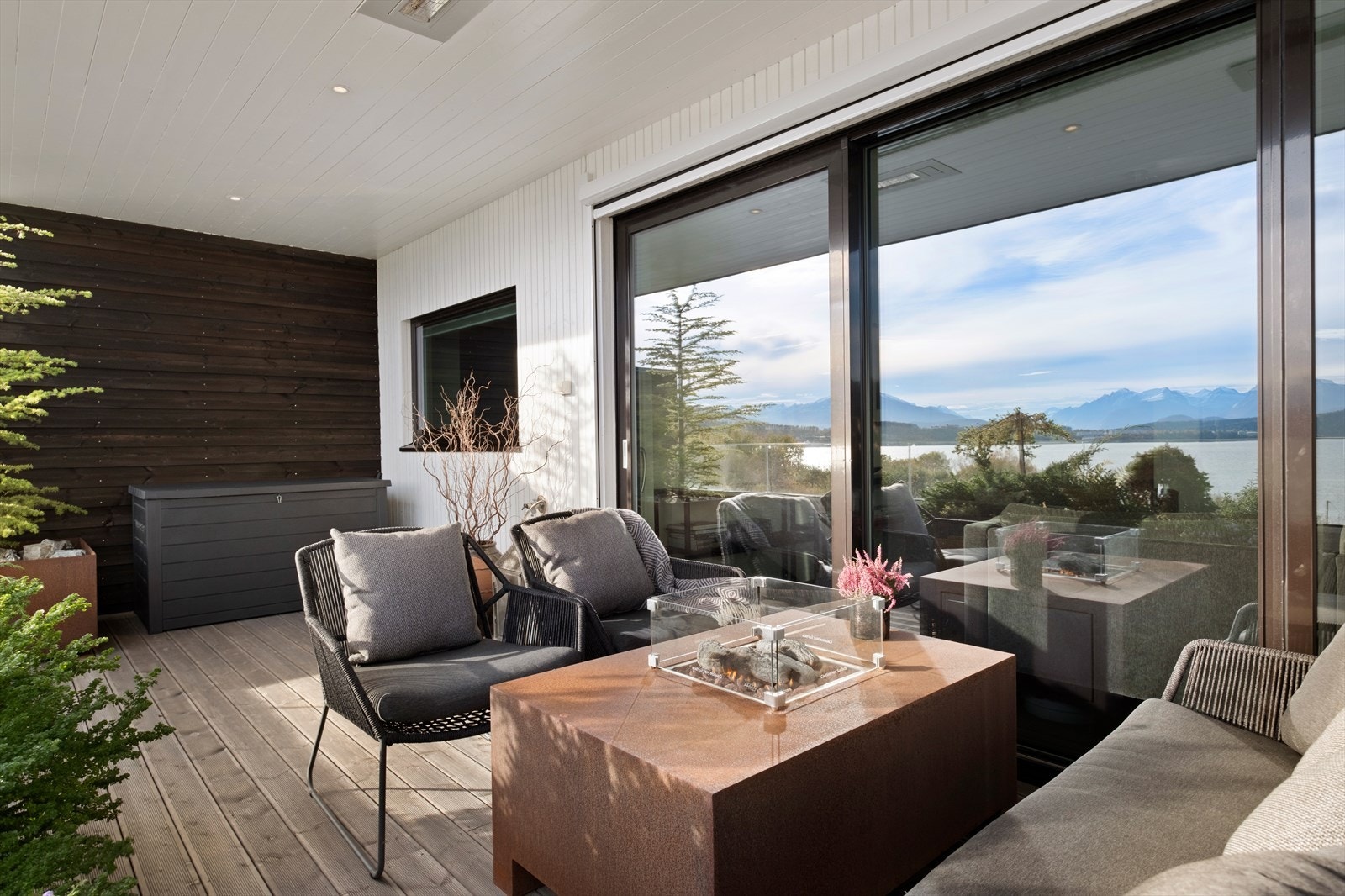 Romslig terrasse Galleribilde