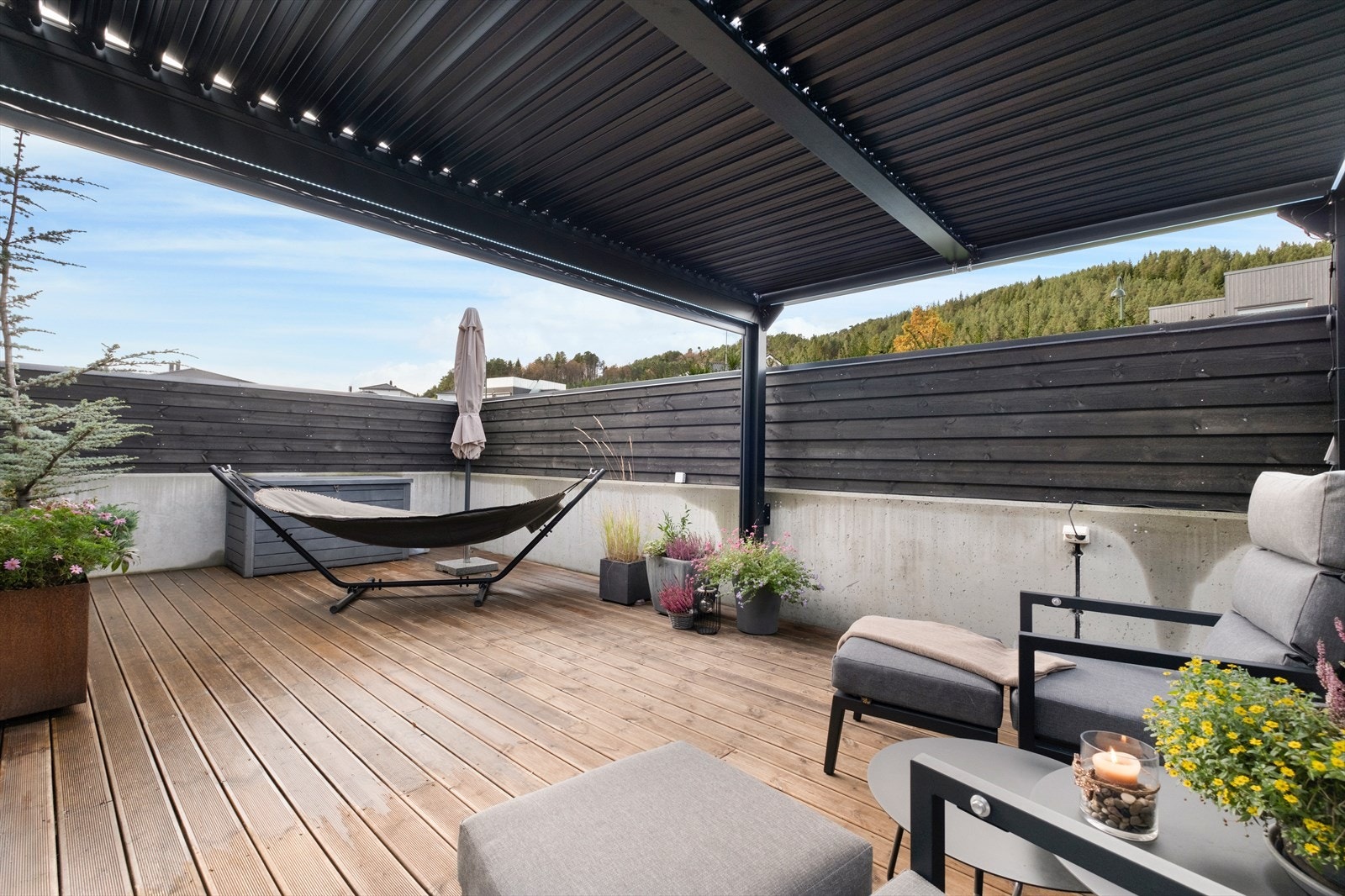 Stor uteplass Galleribilde