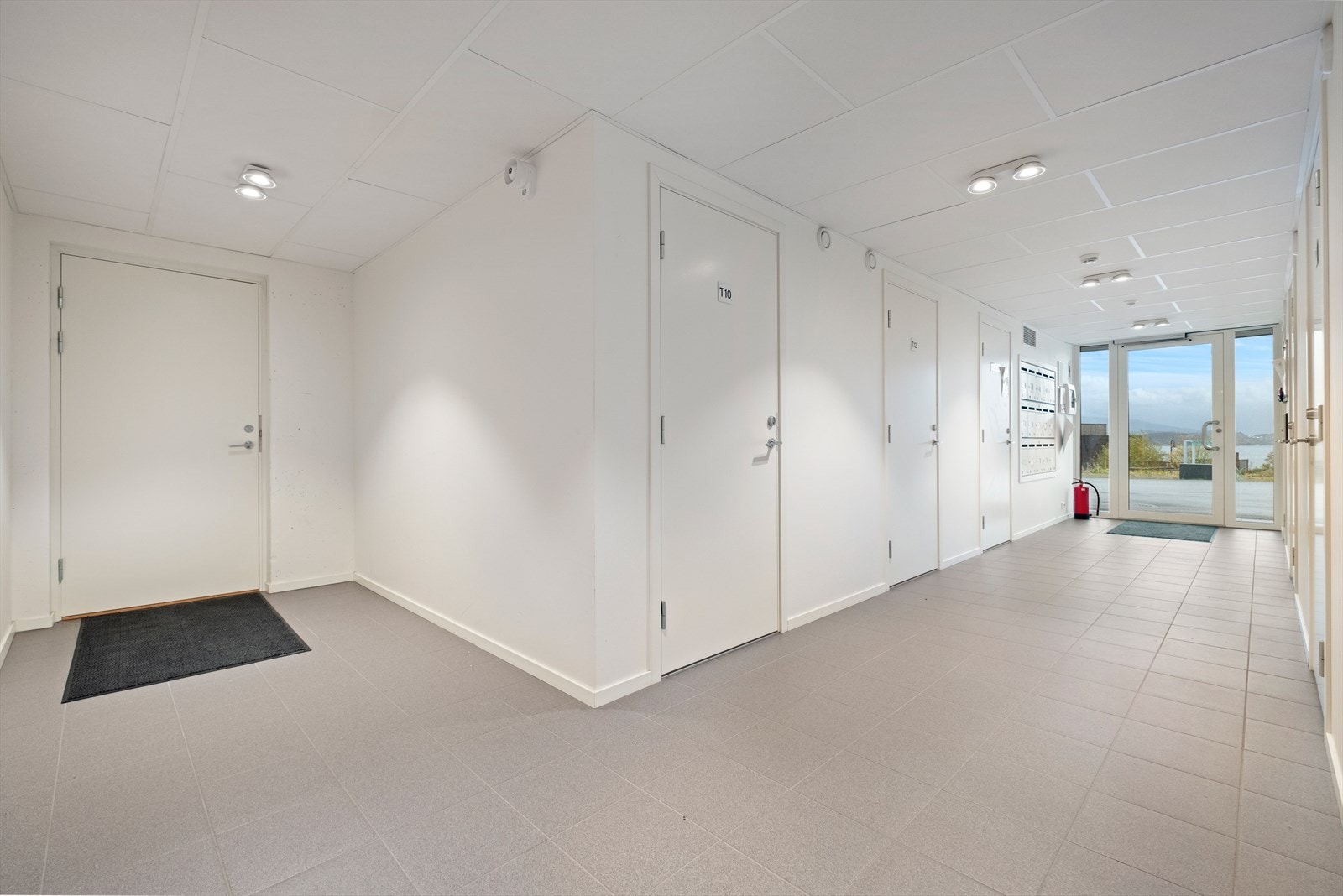 Fellesareal med flislagt gulv Galleribilde