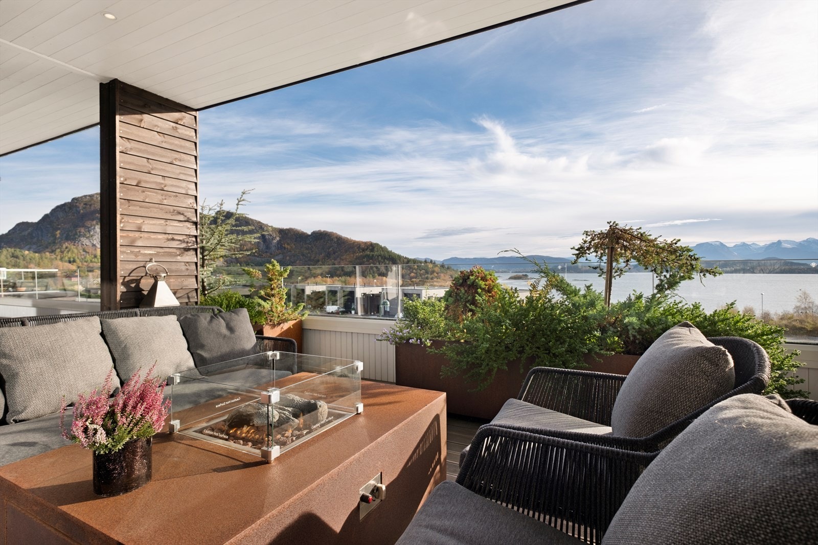 Terrassen kan deles inn i avdelinger. Fint glassfelt utnytter lys- og utsiktsforhold. Galleribilde