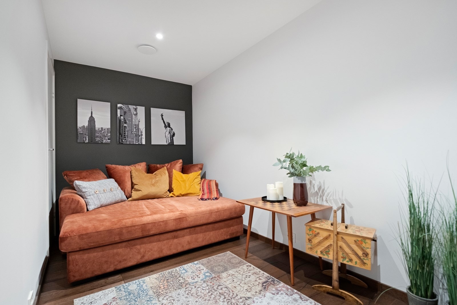 Rom innredet som tv-stue. Godkjent som bod Galleribilde