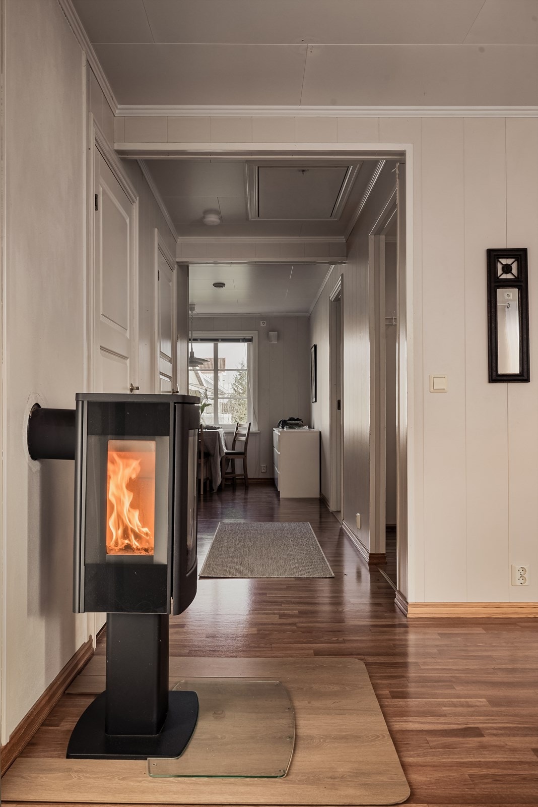 En moderne peisovn gir god varme og hygge på kjølige dager. Galleribilde