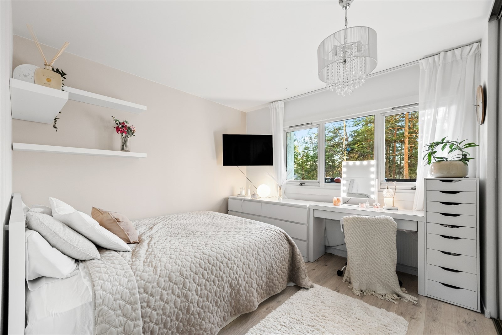 Ypperlig som barnerom, gjesterom eller hjemmekontor. Galleribilde