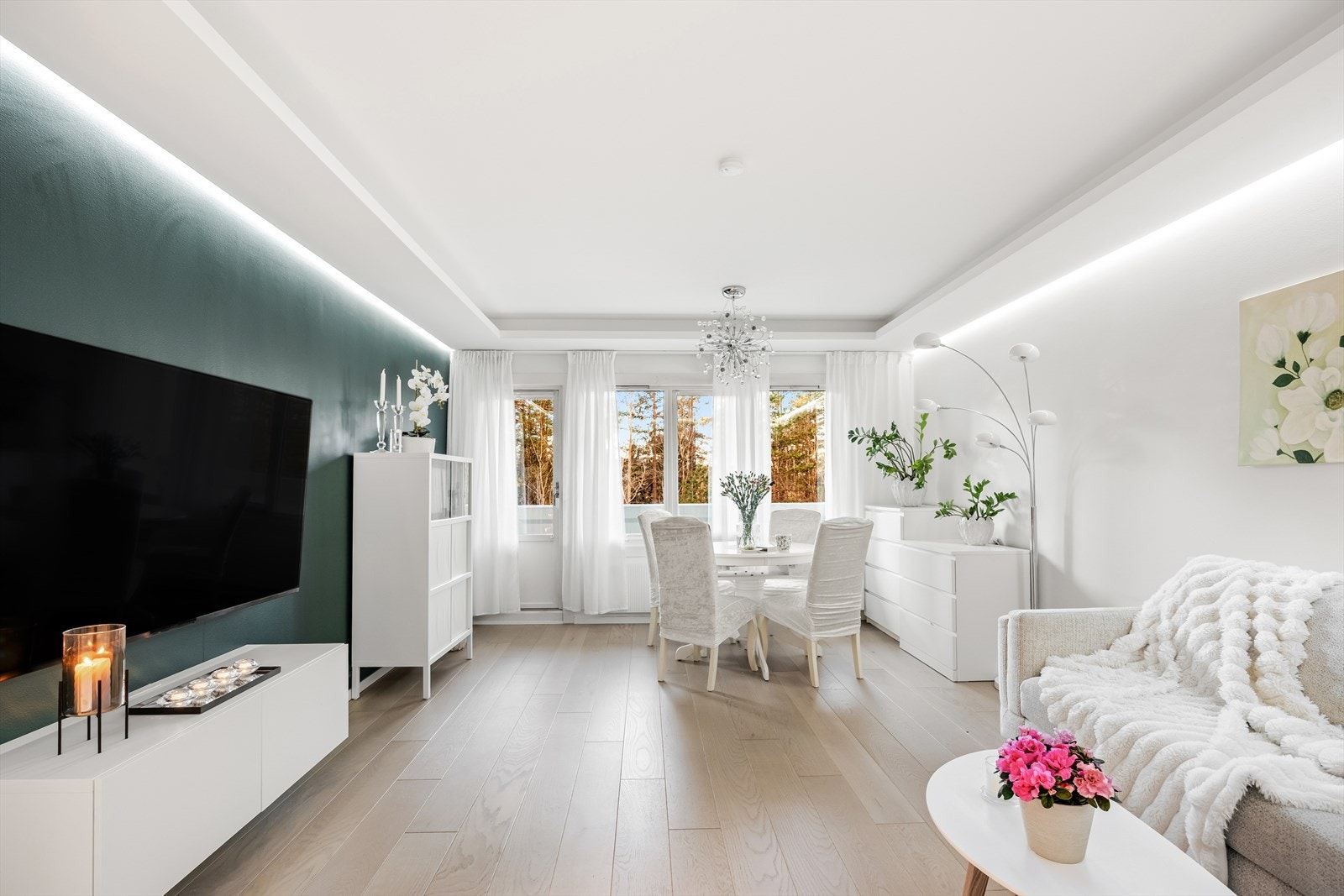 Stuen har plass til flere møbleringsmuligheter for å skape den stuen du selv ønsker. Galleribilde