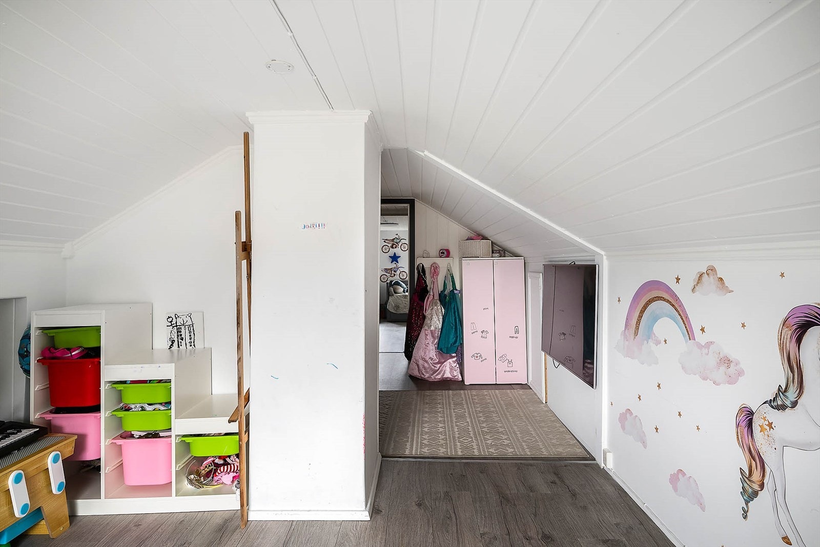 Praktisk gangløsning inn mot barnerom og øvrige soverom. Galleribilde