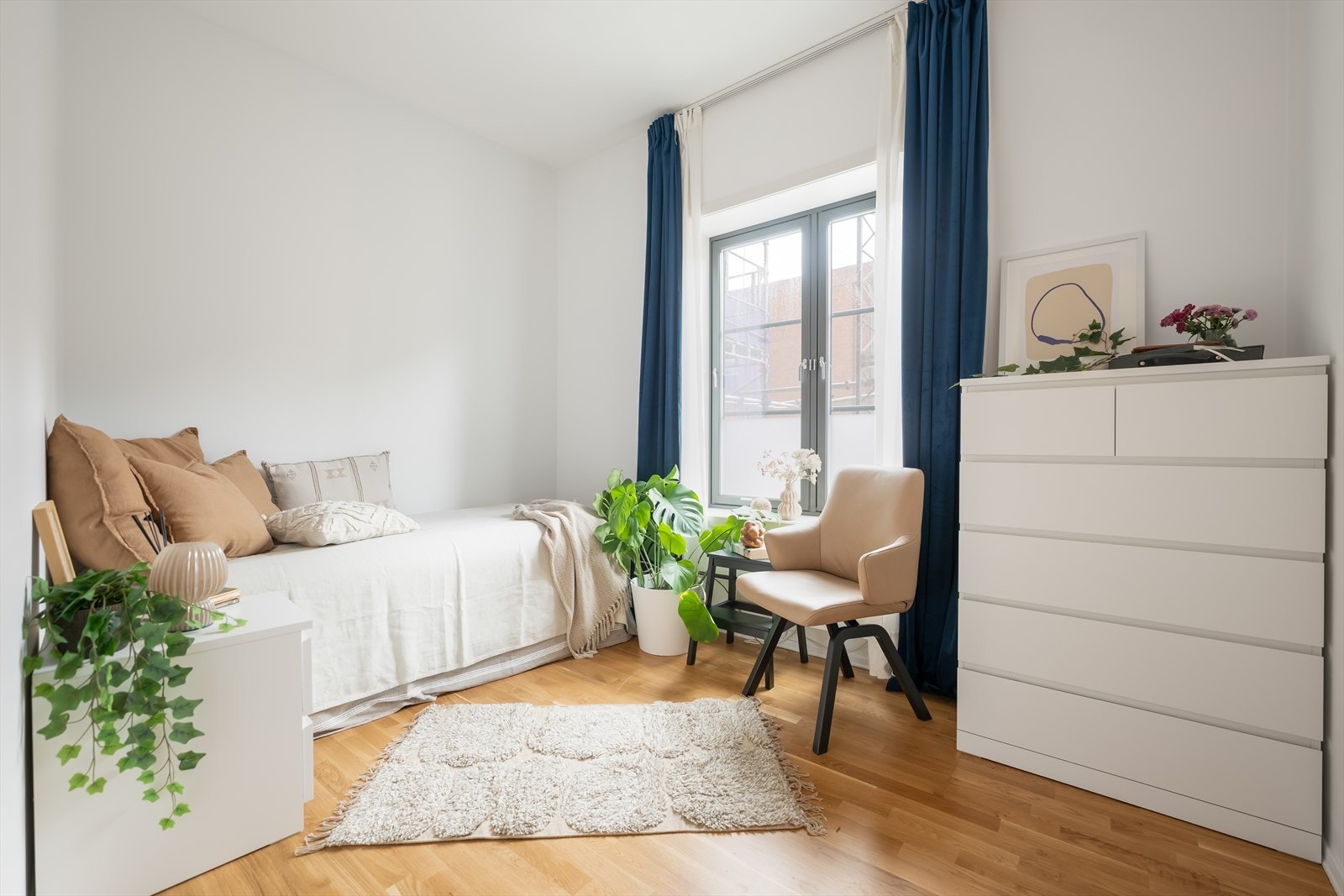 Vindusflatene er fra 2012 og har to-lags lydglass som effektivt demper støy utenfra. Galleribilde