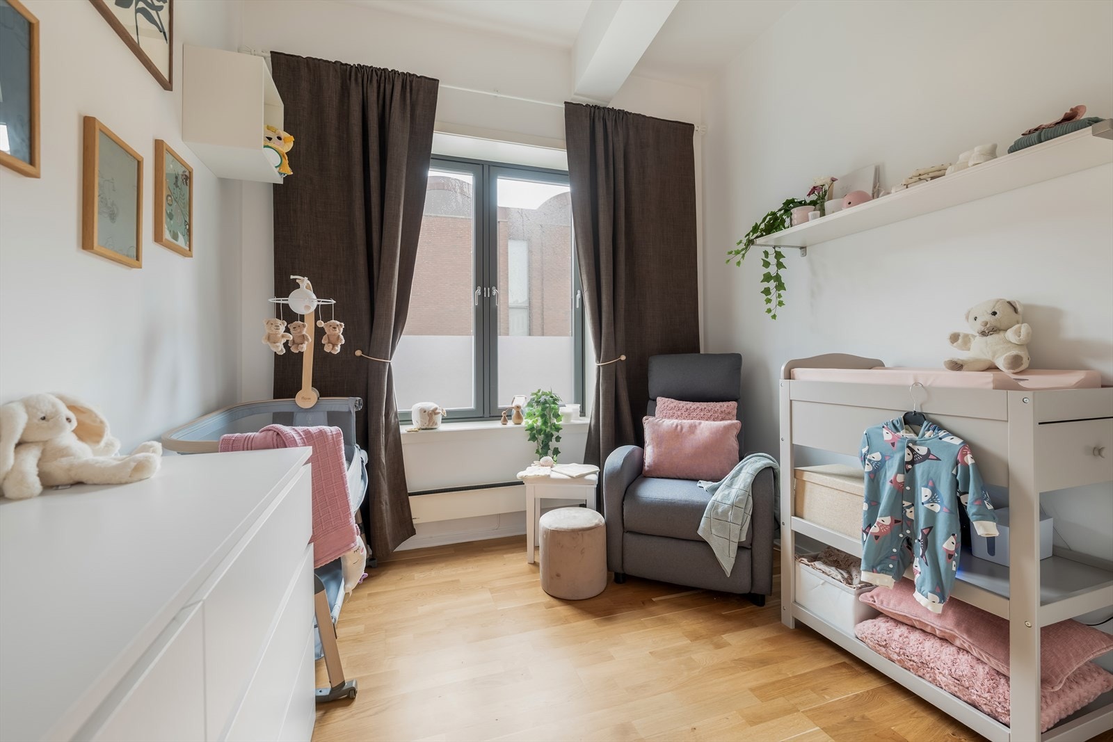 Det tredje soverommet benyttes i dag som barnerom, men kan enkelt tilpasses som soverom, kontor eller annet etter behov. Galleribilde