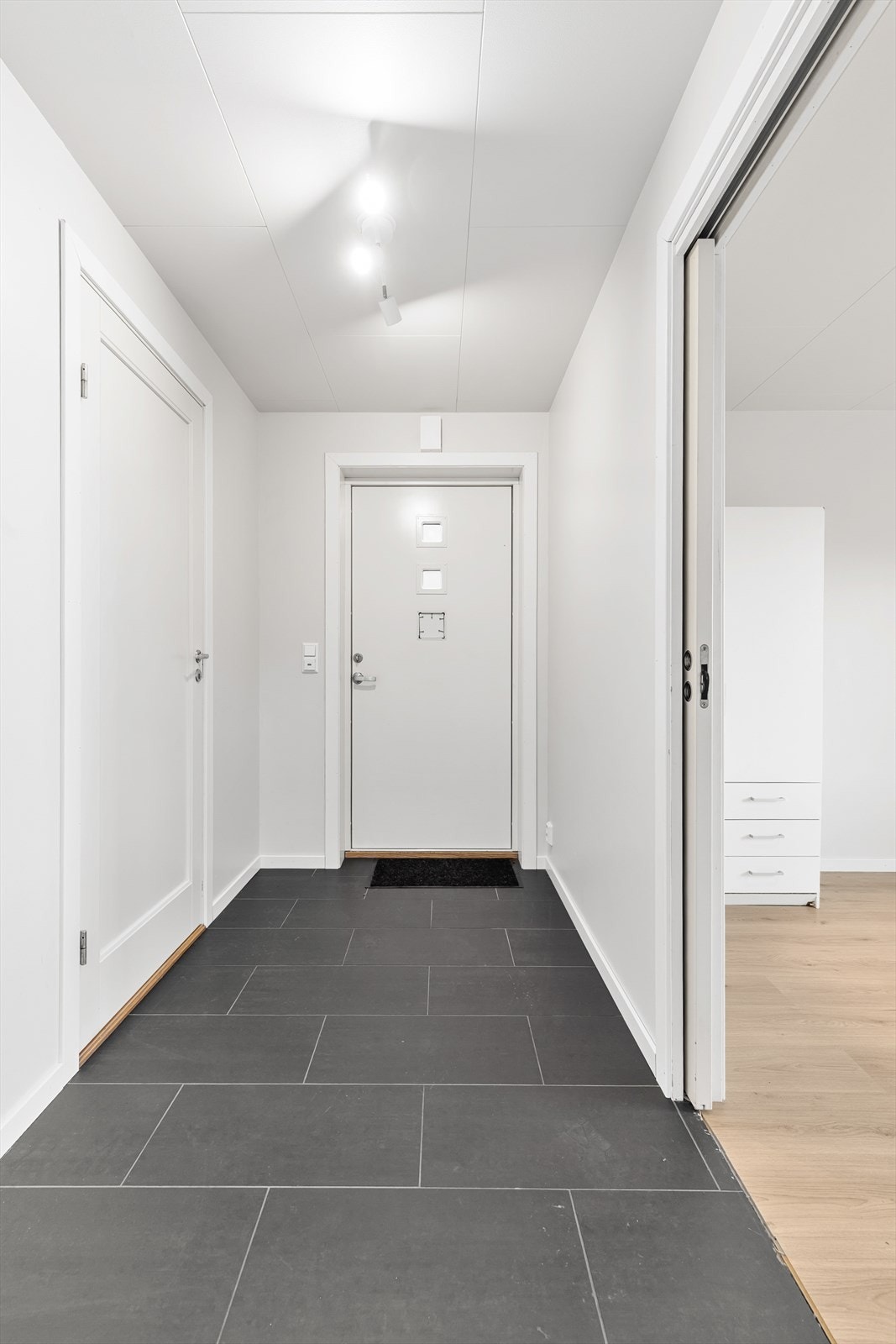 Velkommen inn i hybel under garasjen. Galleribilde