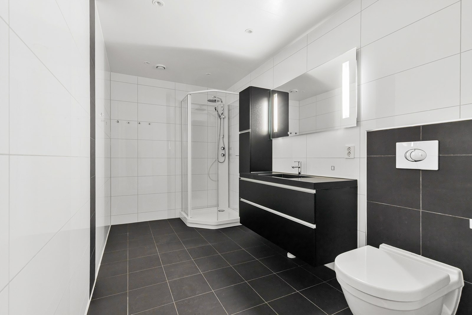 Baderom i underetasje. Galleribilde