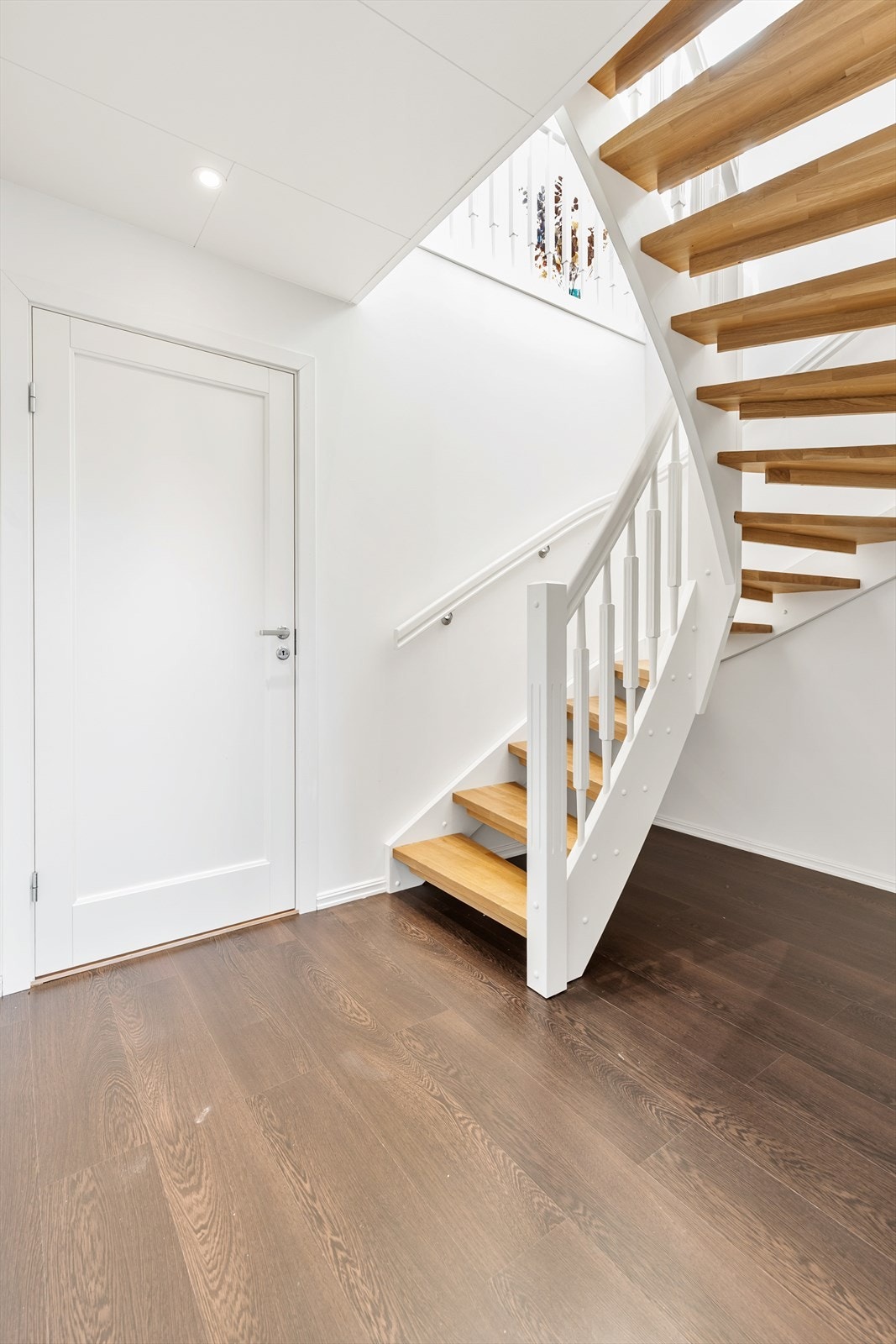 Velkommen ned i underetasje i hoveddel. Galleribilde