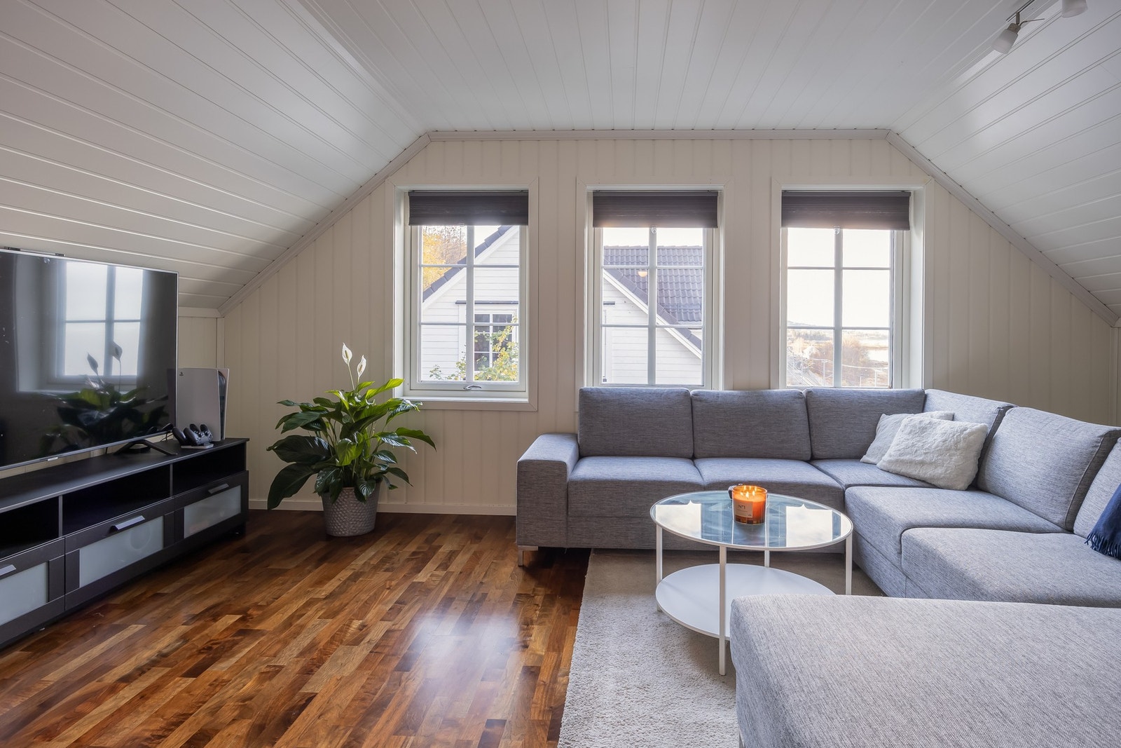 Dette rommet har mange bruksmuligheter som bl.a. kontor, tv-stue, soverom, lekerom og treningsrom. Galleribilde