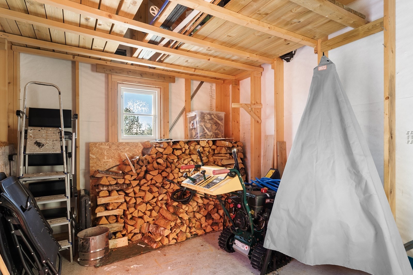 Stor utebod klartgjort til isolering om man skulle ønske Galleribilde