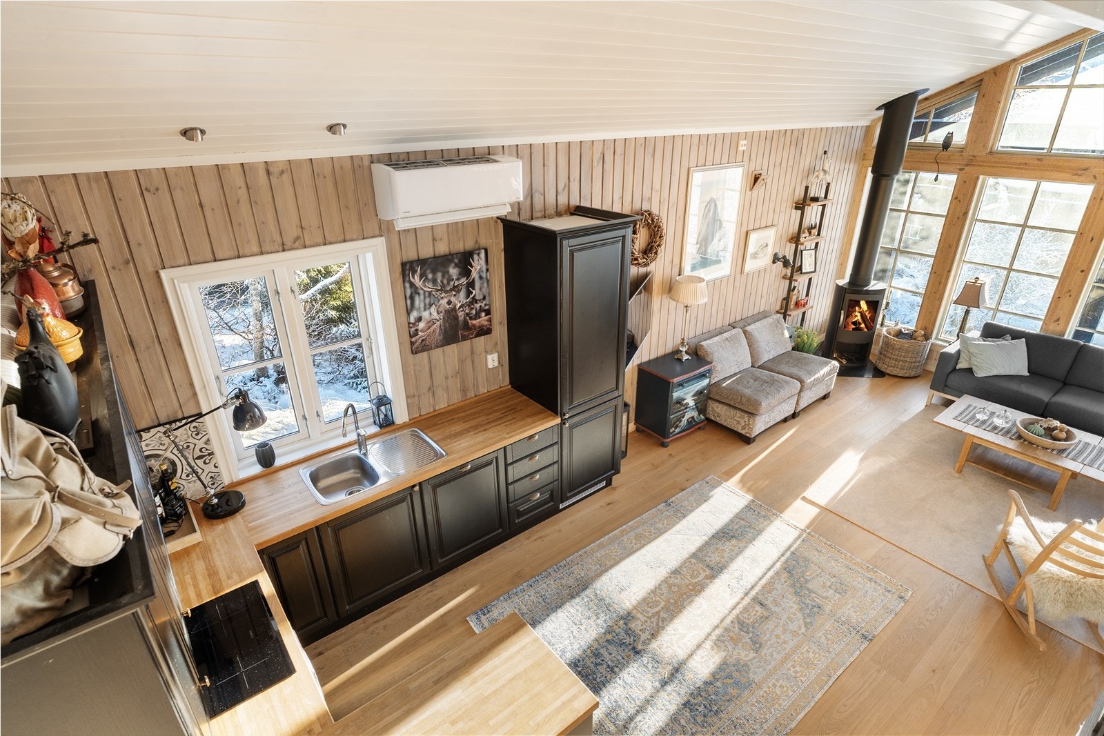 Åpen stue og kjøkkenløsning med gode møbleringsmuligheter Galleribilde