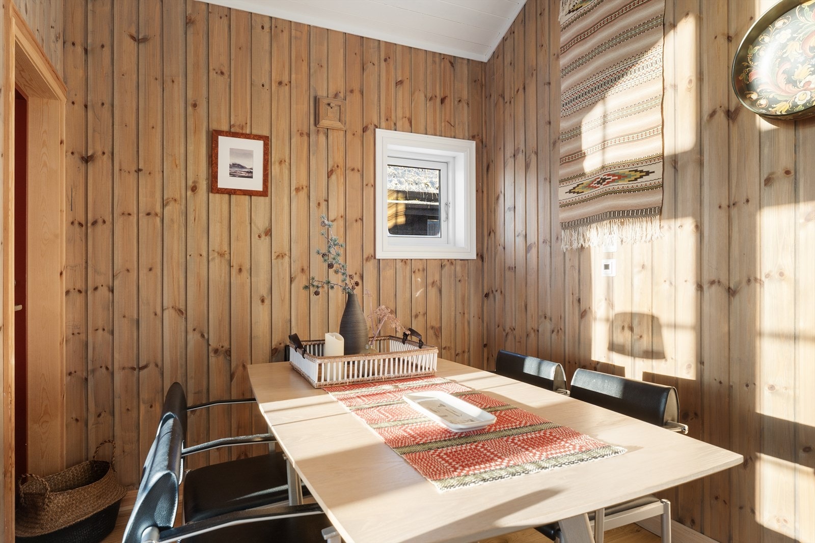 God plass til stort spisebord Galleribilde